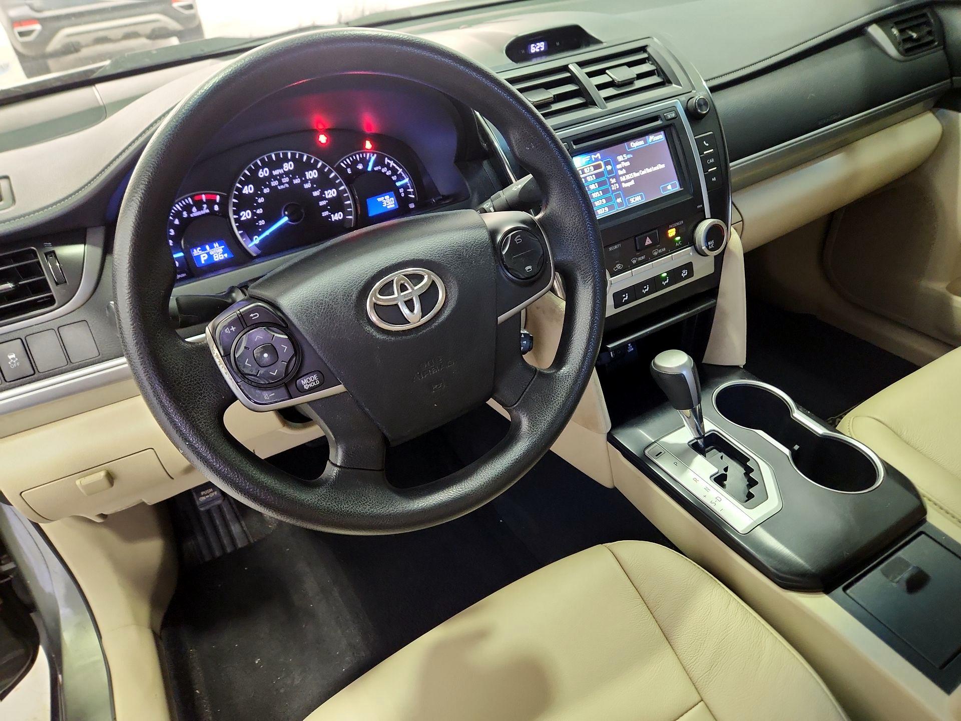 Thumbnail: 2014 Toyota Camry - 9