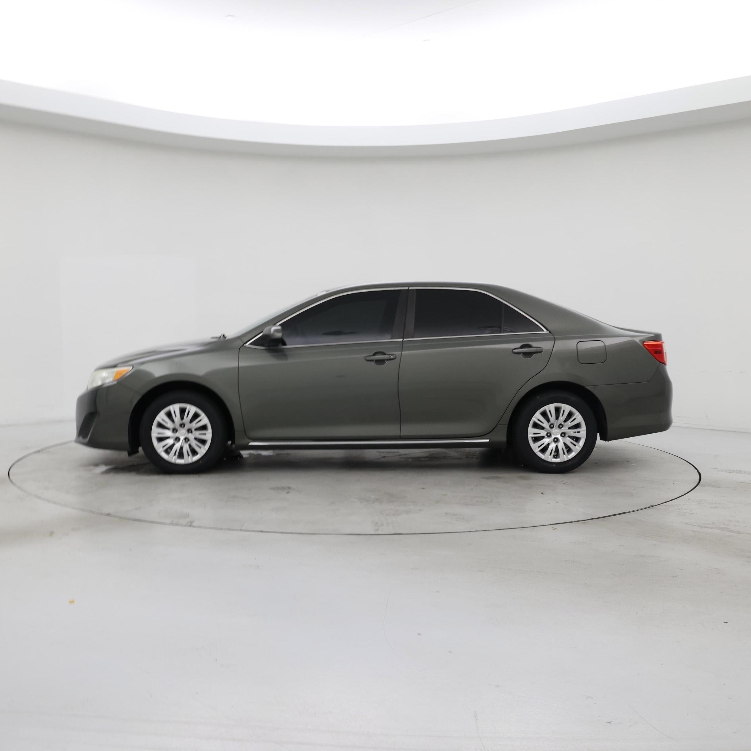 Thumbnail: 2014 Toyota Camry - 3