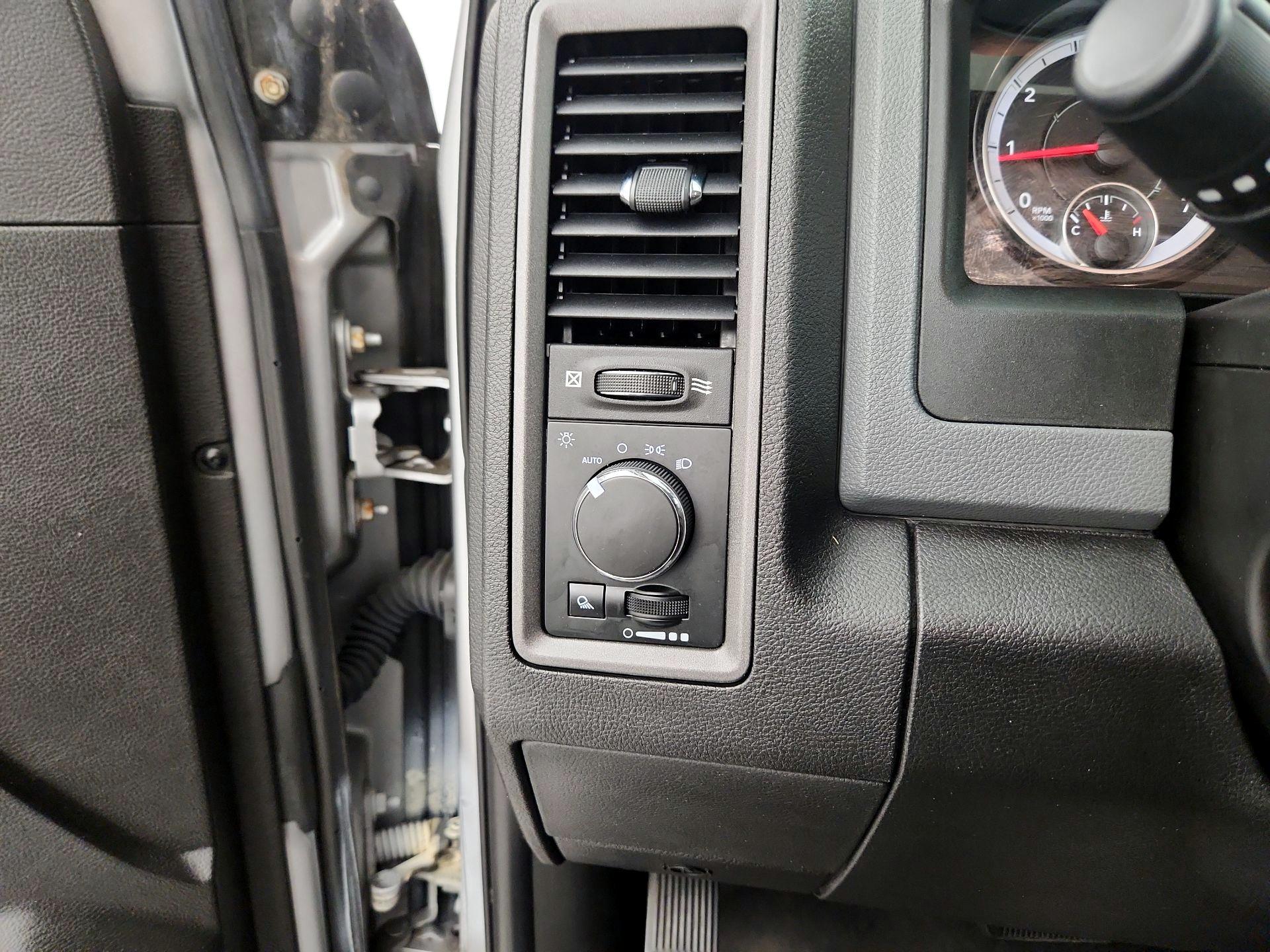 Thumbnail: 2019 RAM 1500 Classic - 13