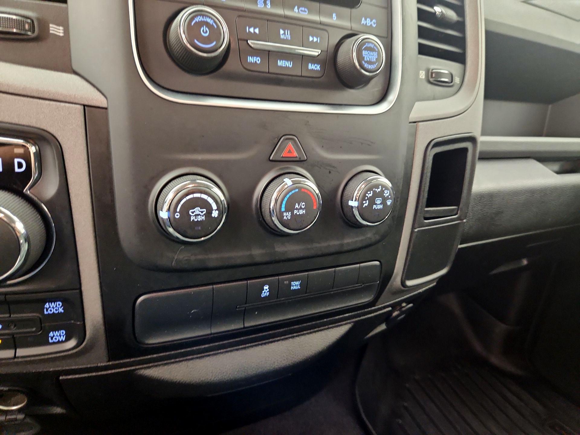 Thumbnail: 2019 RAM 1500 Classic - 16