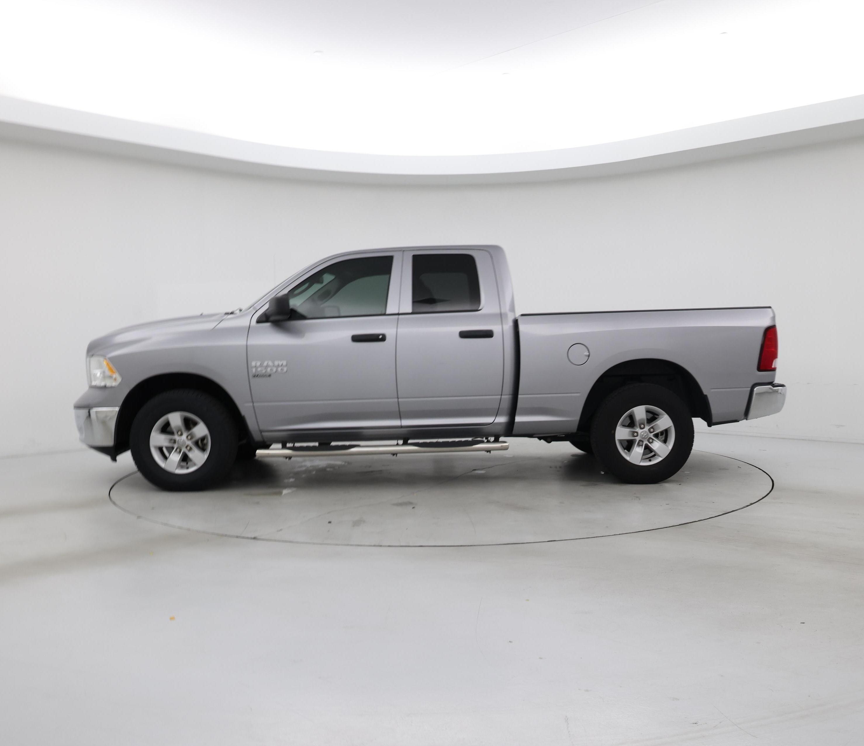 Thumbnail: 2019 RAM 1500 Classic - 3