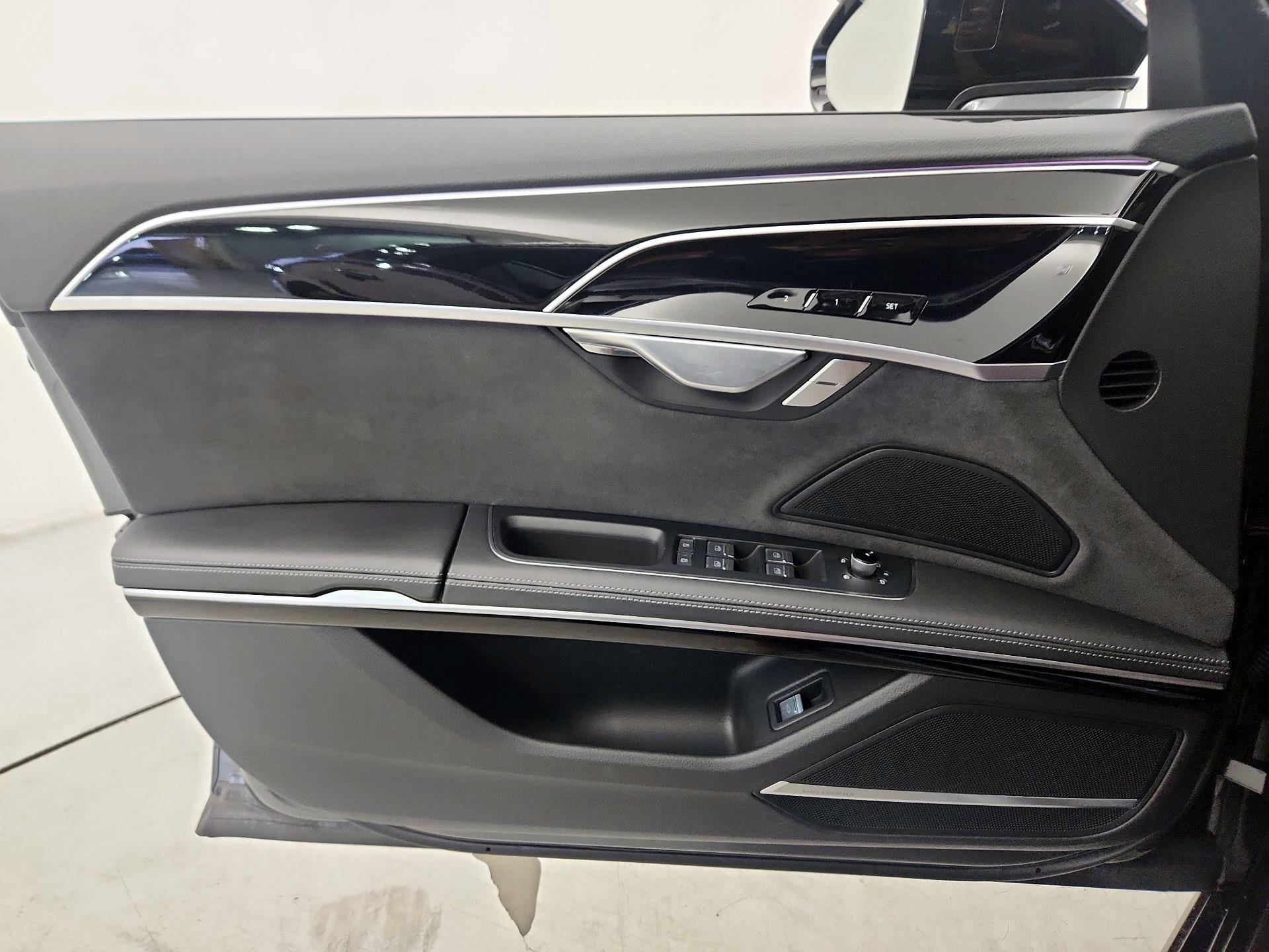 Thumbnail: 2022 Audi S8 - 12