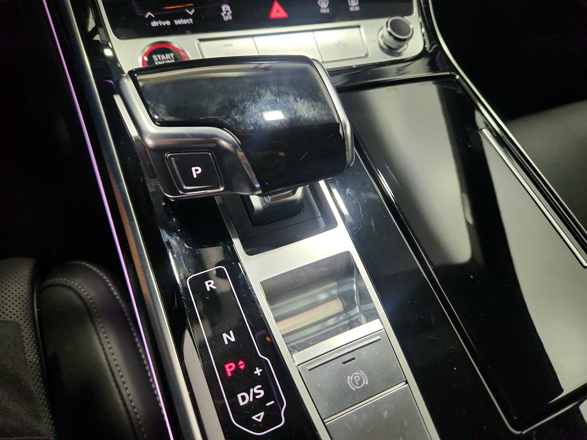 Thumbnail: 2022 Audi S8 - 17