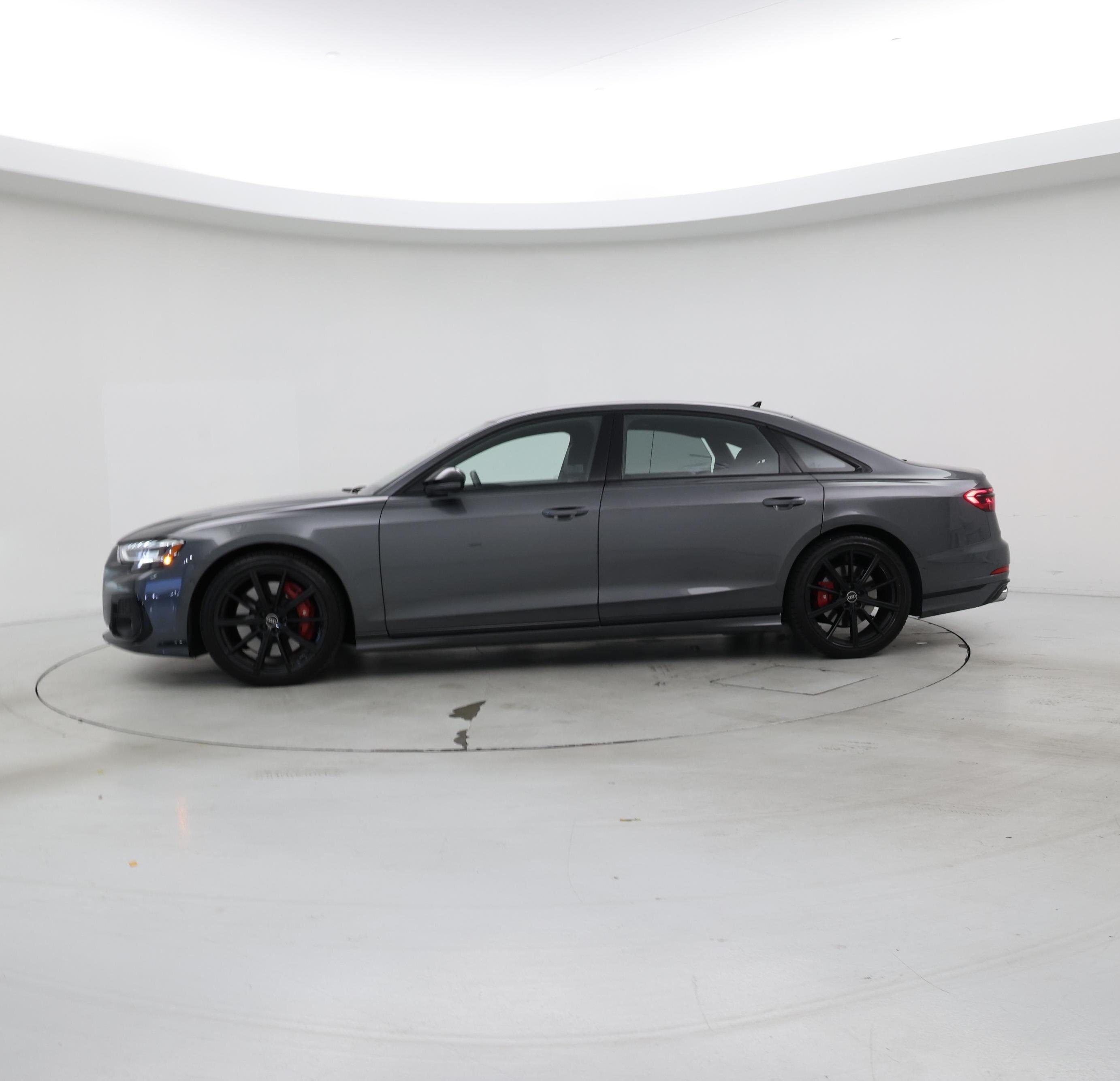 Thumbnail: 2022 Audi S8 - 3