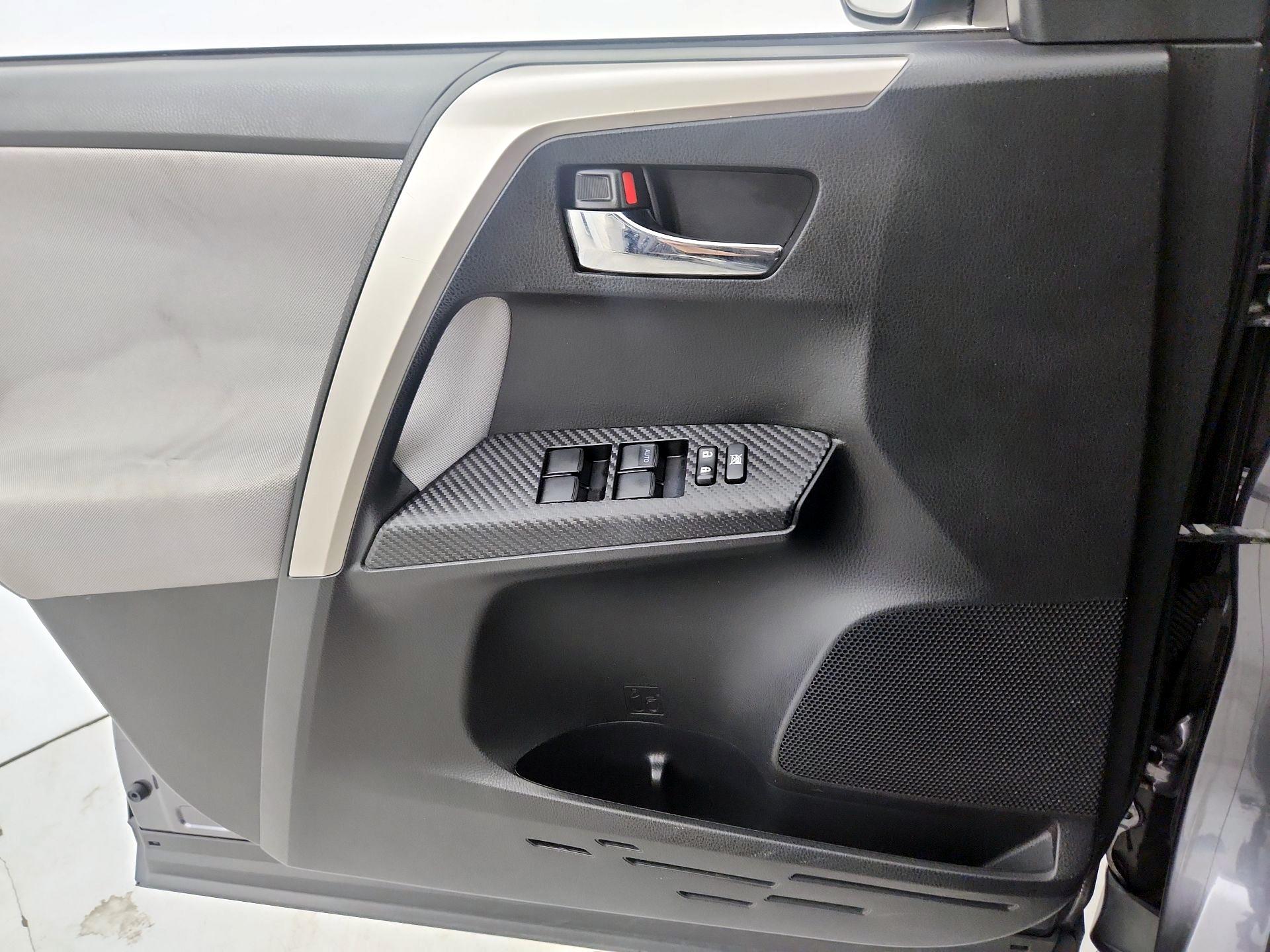 Thumbnail: 2015 Toyota RAV4 - 12