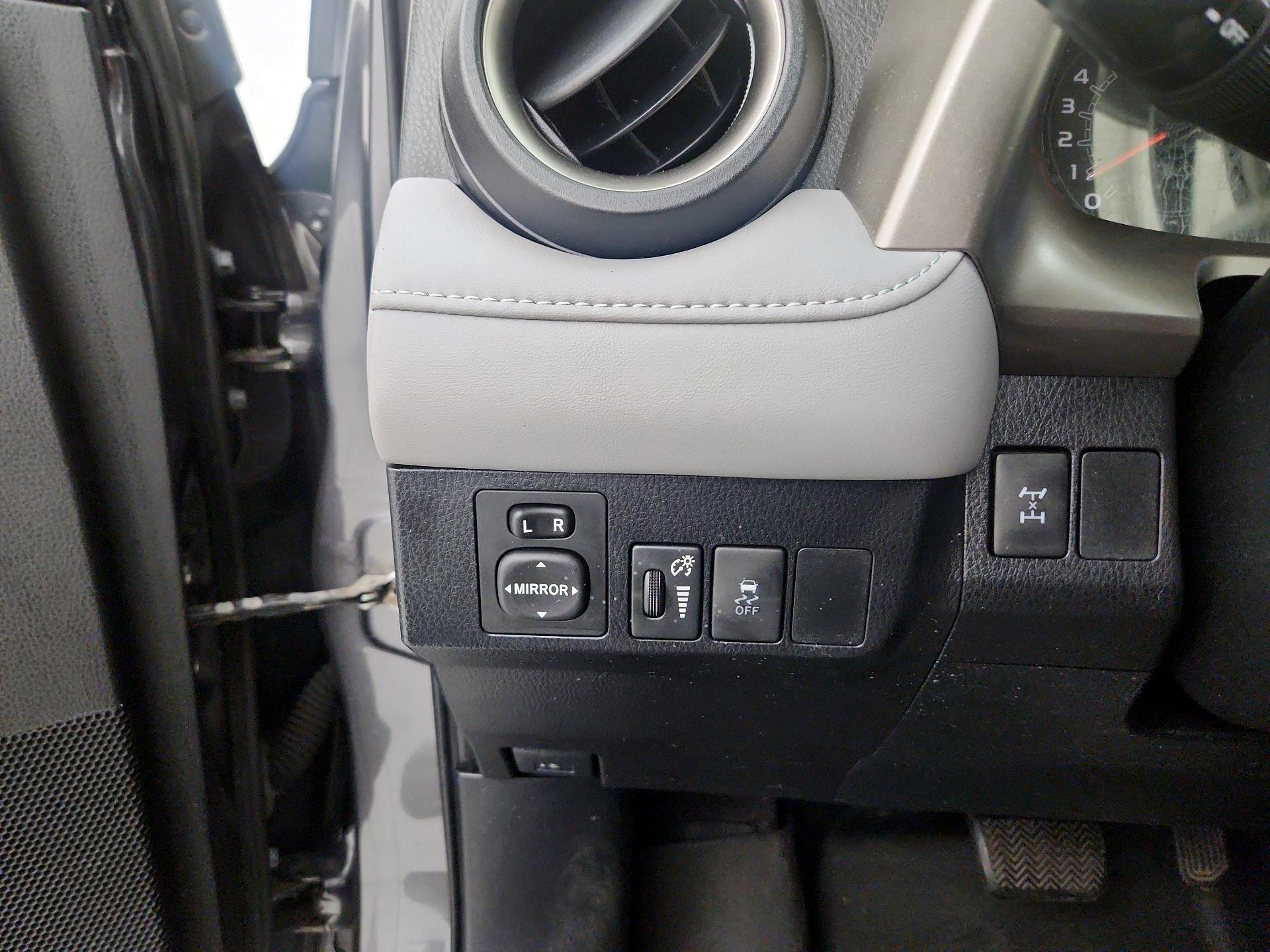 Thumbnail: 2015 Toyota RAV4 - 13