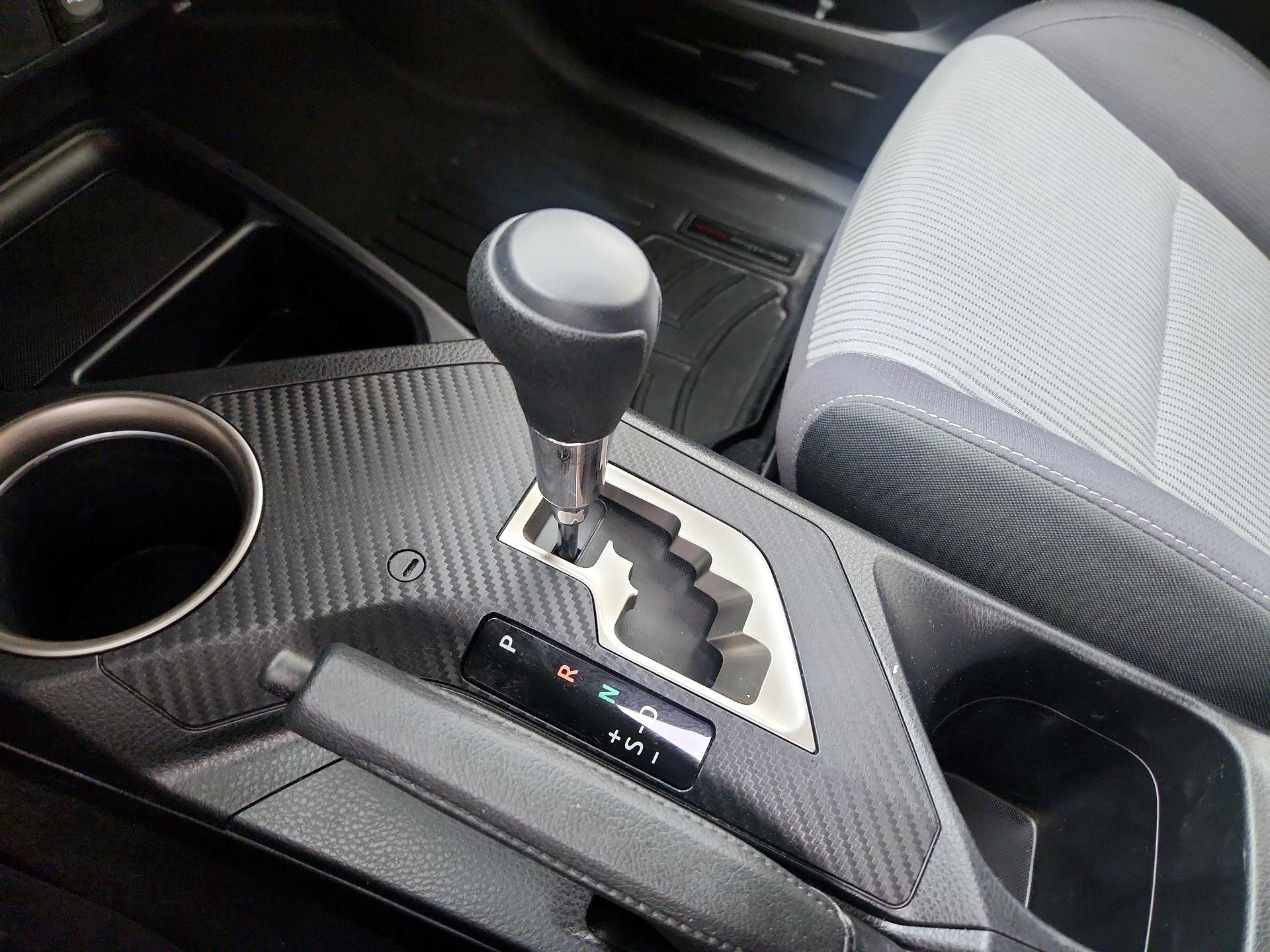 Thumbnail: 2015 Toyota RAV4 - 17