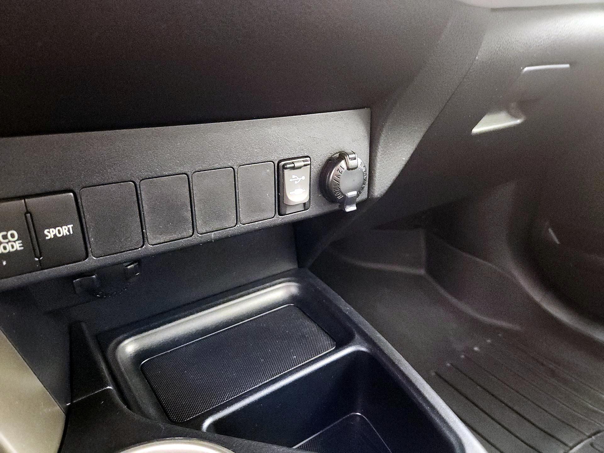 Thumbnail: 2015 Toyota RAV4 - 18