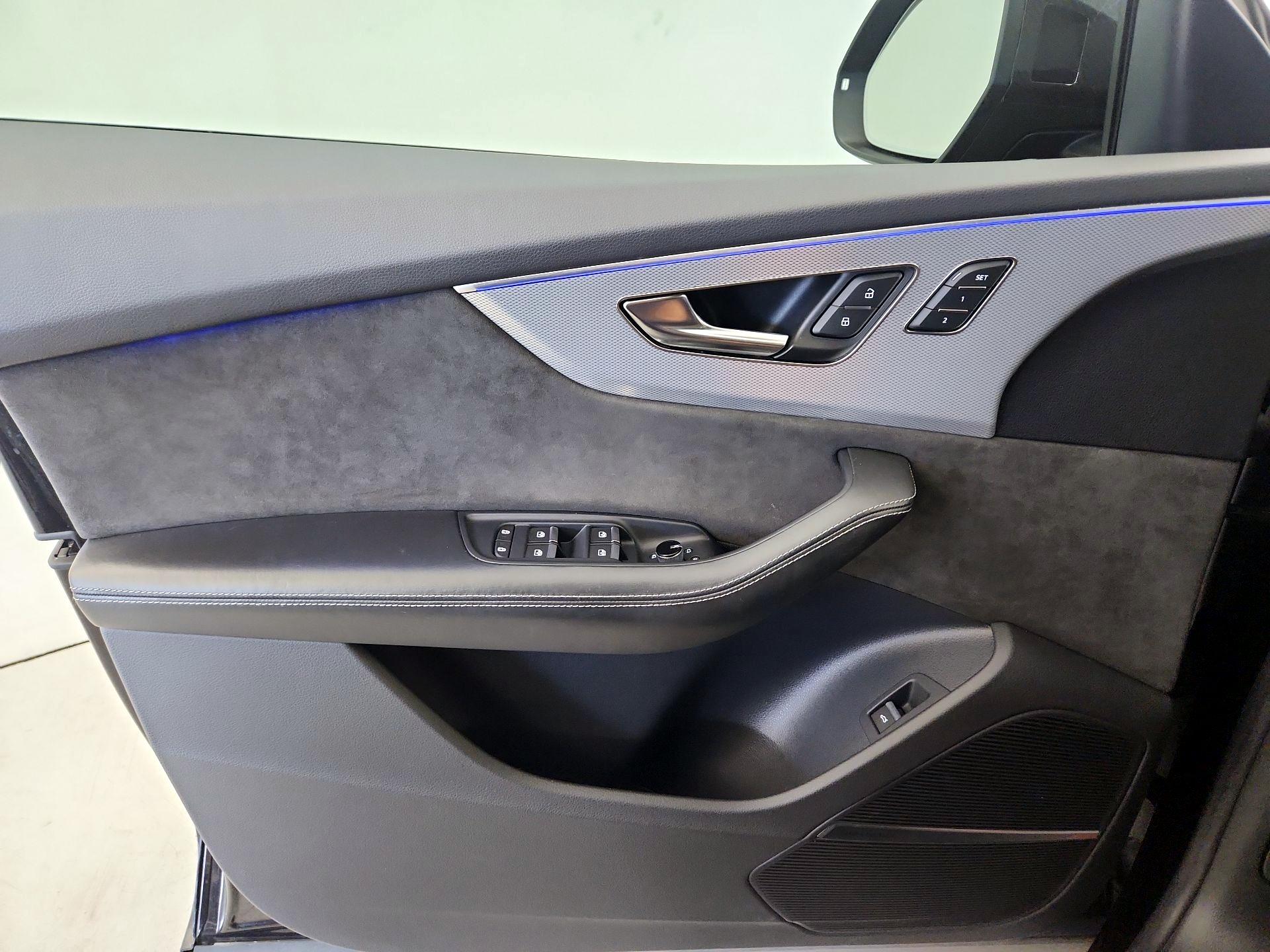 Thumbnail: 2021 Audi SQ8 - 12