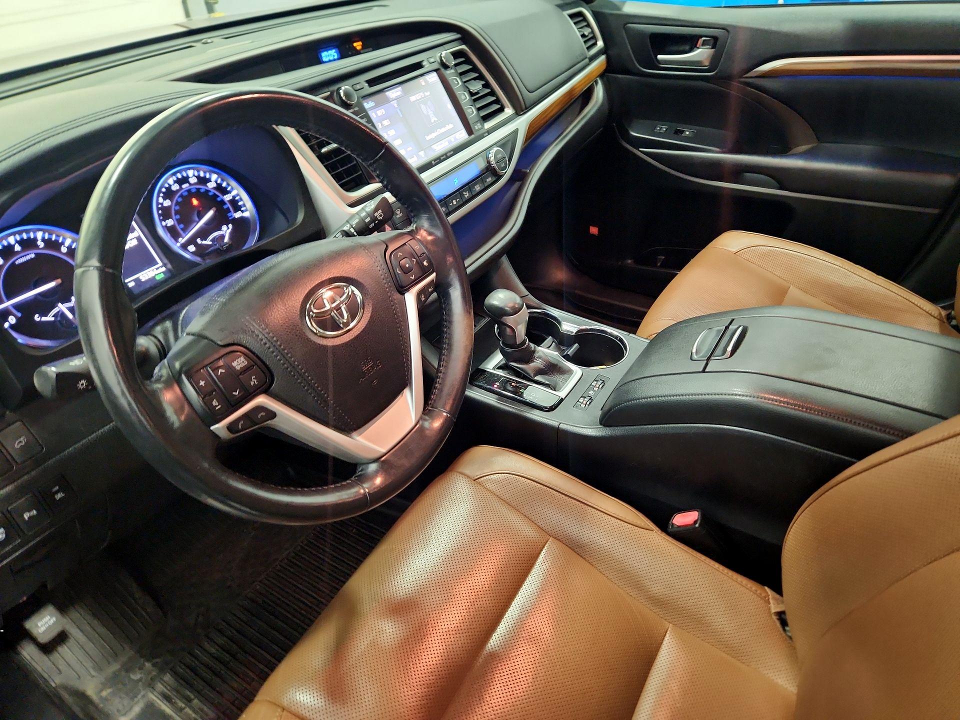 Thumbnail: 2018 Toyota Highlander - 11