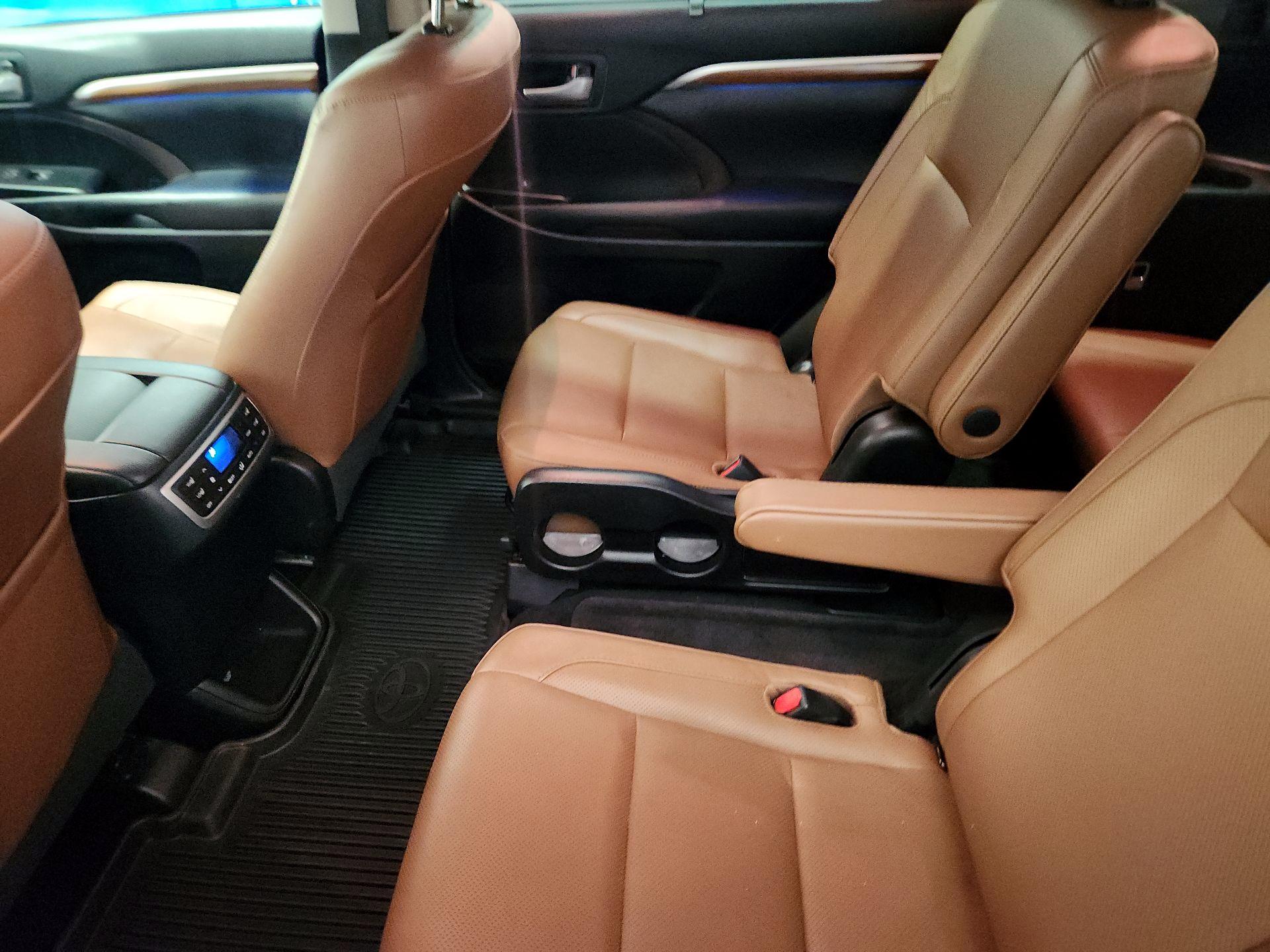 Thumbnail: 2018 Toyota Highlander - 19