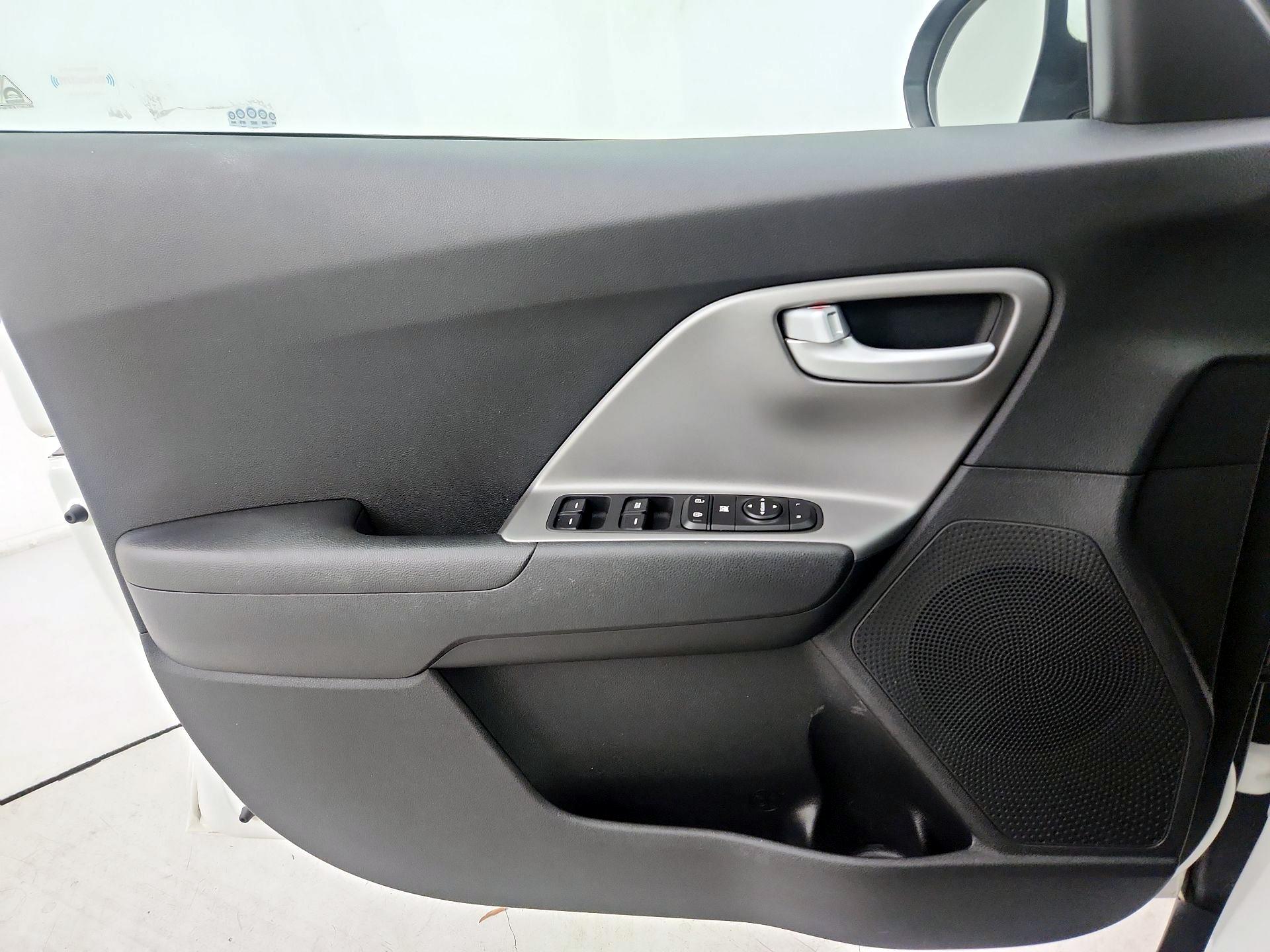 Thumbnail: 2018 Kia Niro - 10