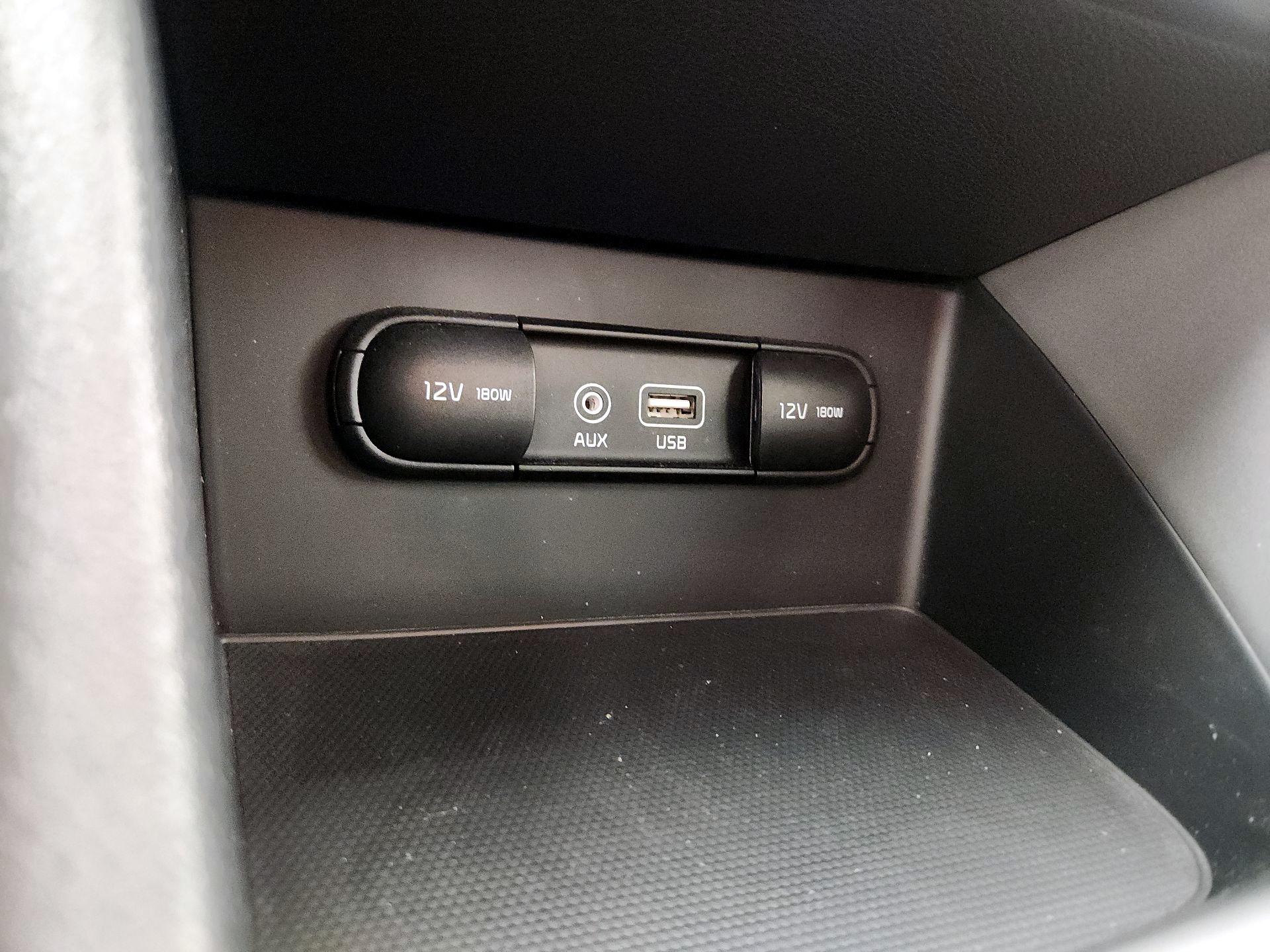 Thumbnail: 2018 Kia Niro - 16