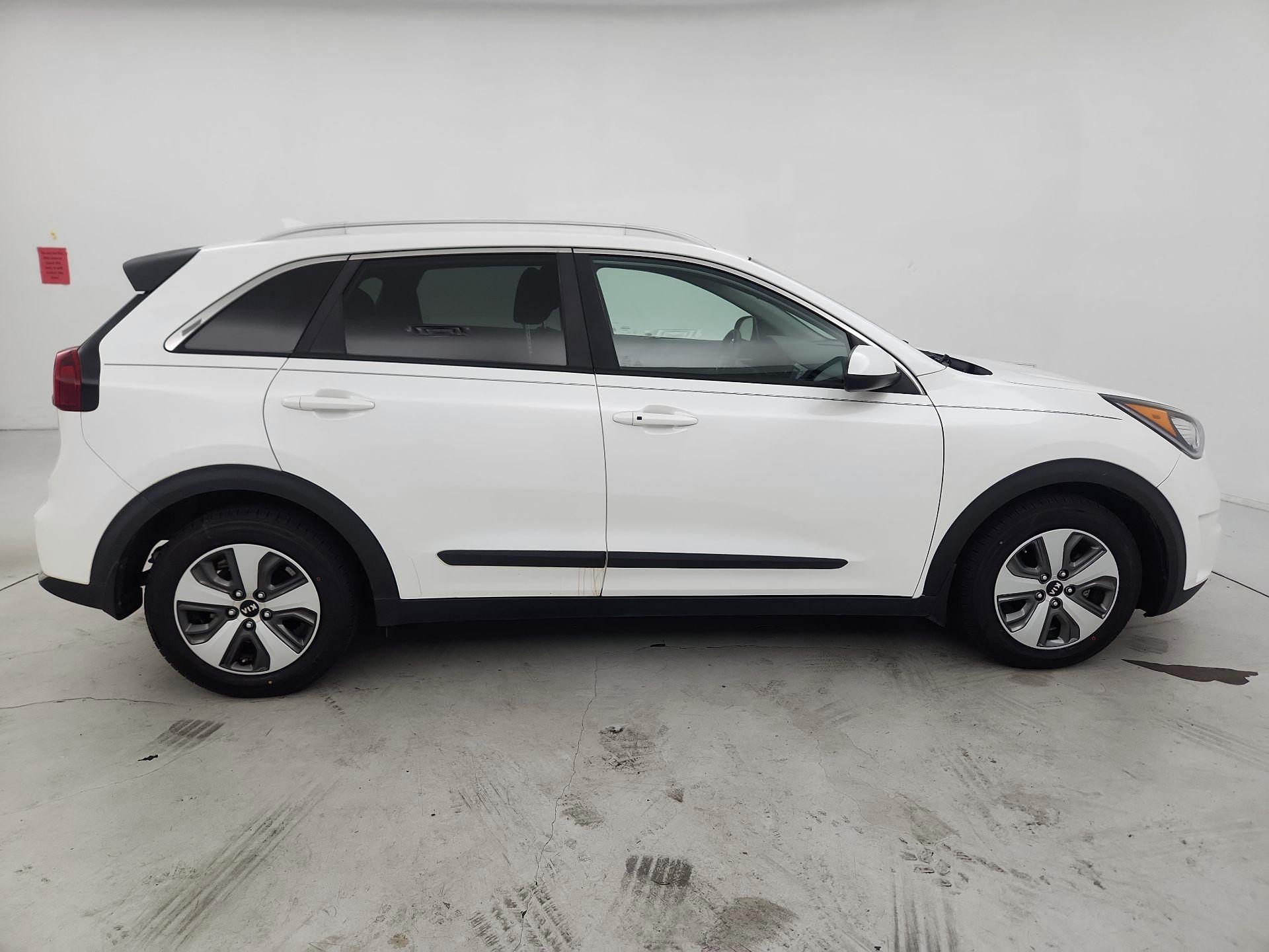 Thumbnail: 2018 Kia Niro - 4