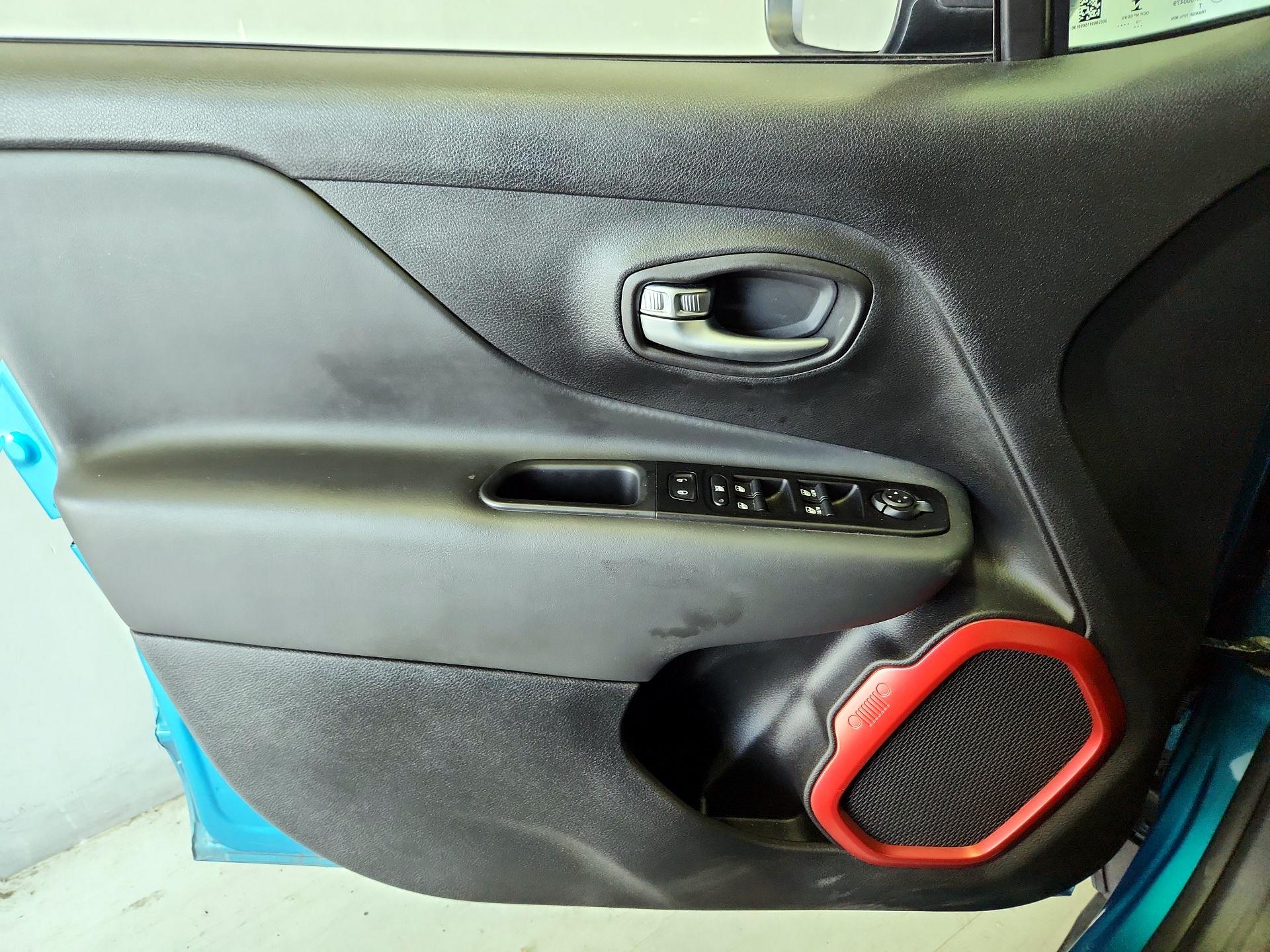 Thumbnail: 2020 Jeep Renegade - 12