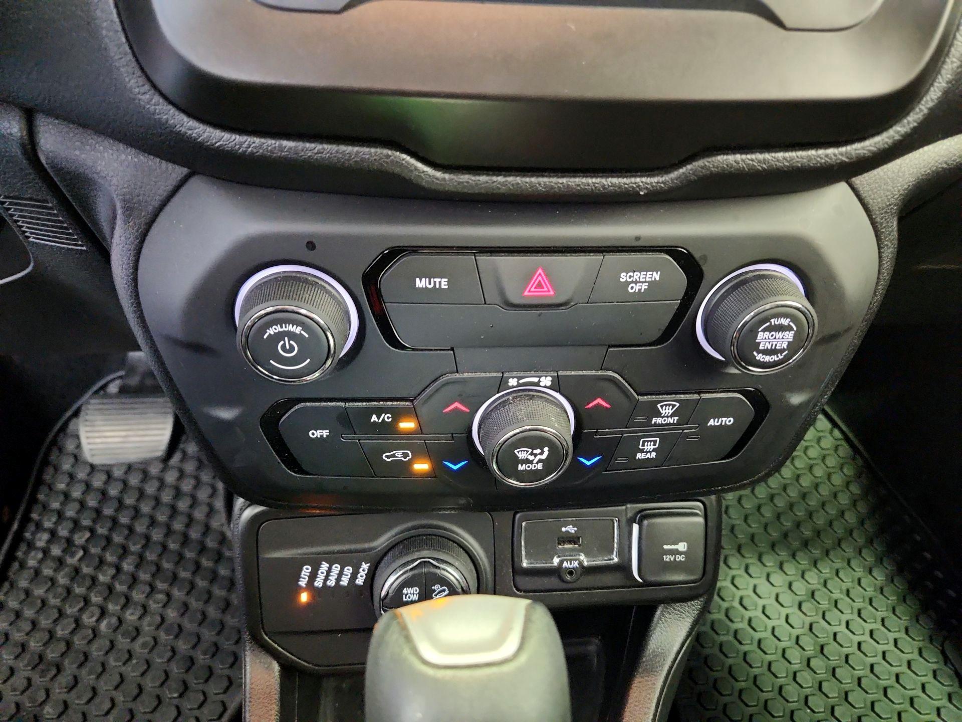 Thumbnail: 2020 Jeep Renegade - 16