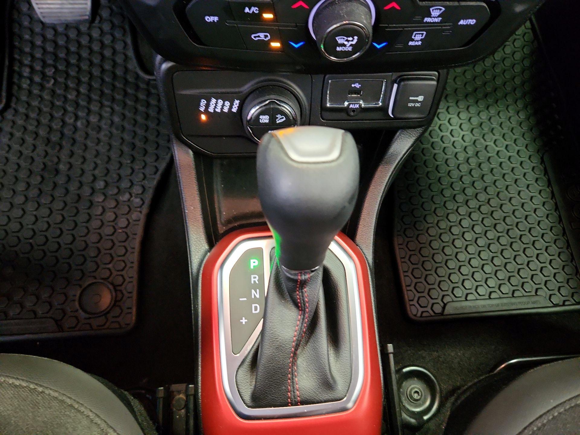 Thumbnail: 2020 Jeep Renegade - 17