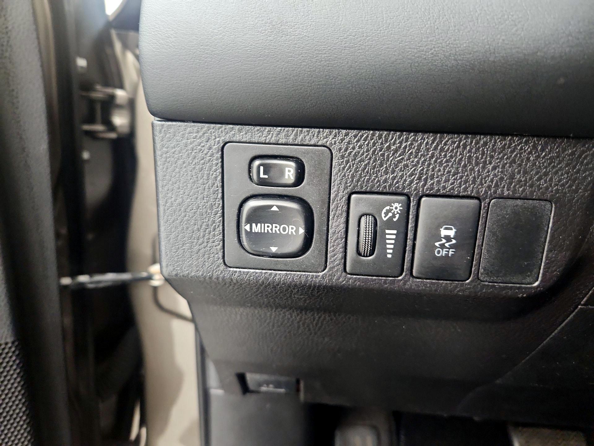Thumbnail: 2015 Toyota RAV4 - 13