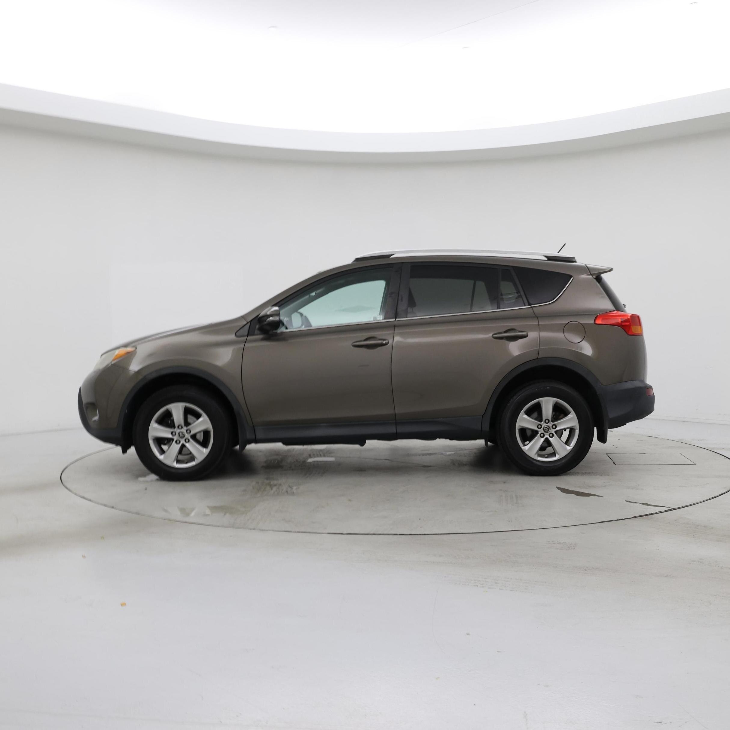 Thumbnail: 2015 Toyota RAV4 - 3