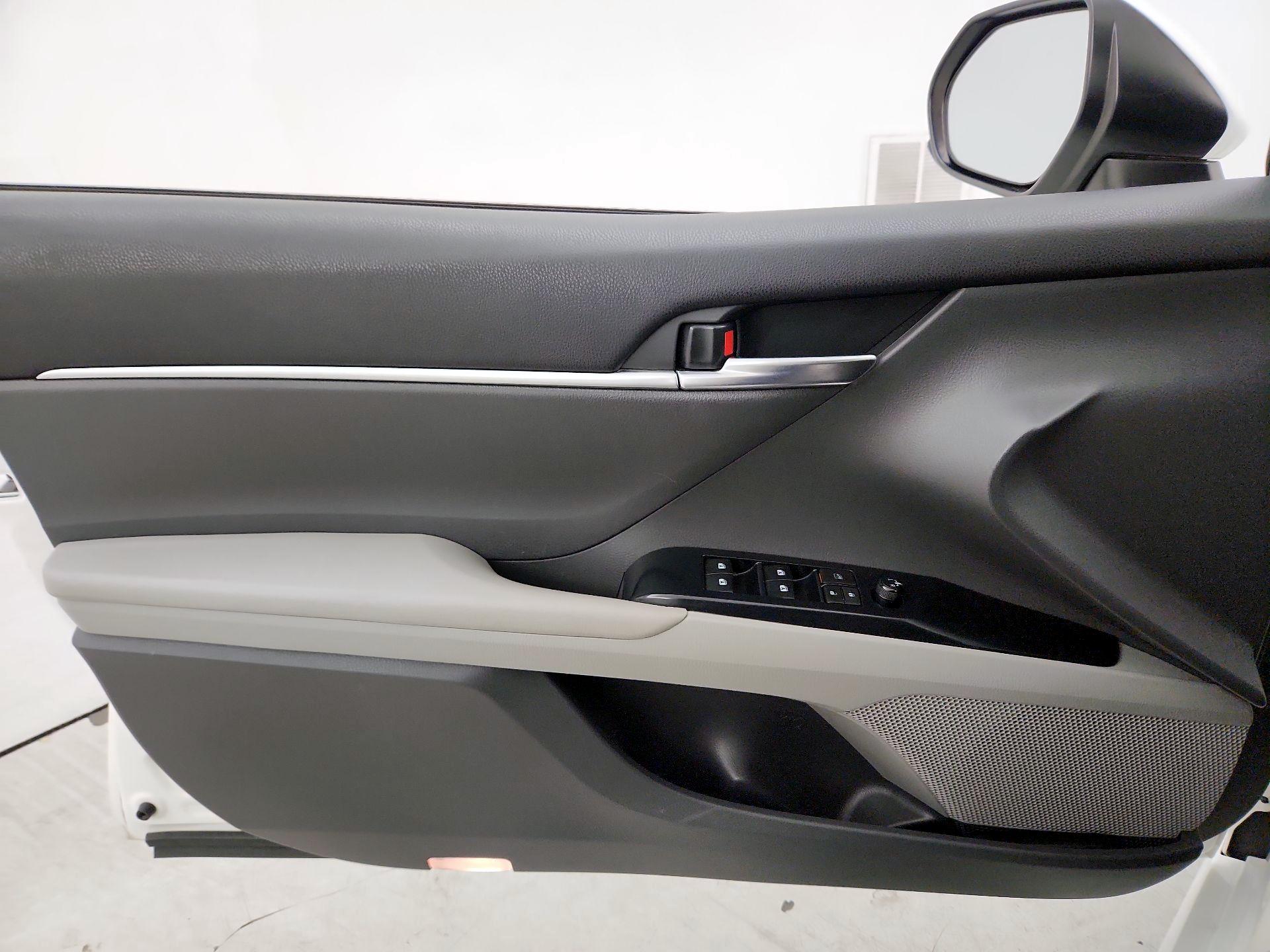 Thumbnail: 2018 Toyota Camry - 12
