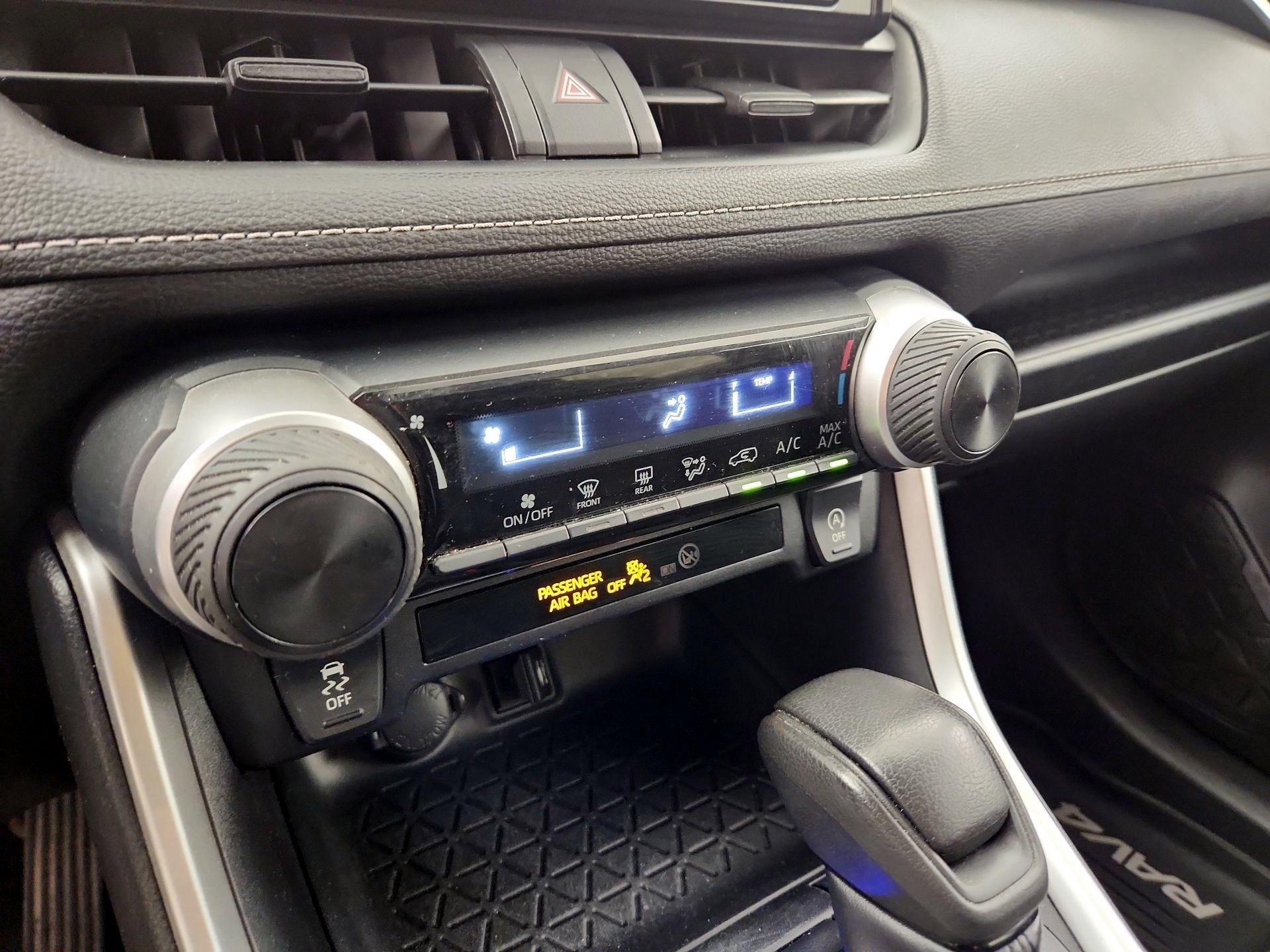 Thumbnail: 2019 Toyota RAV4 - 16