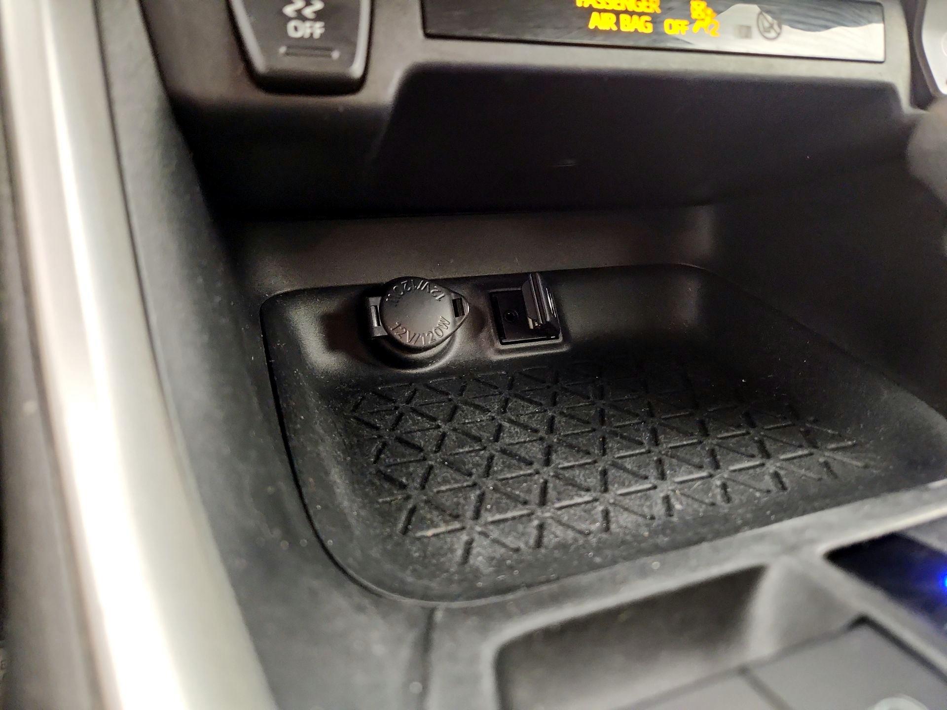 Thumbnail: 2019 Toyota RAV4 - 18