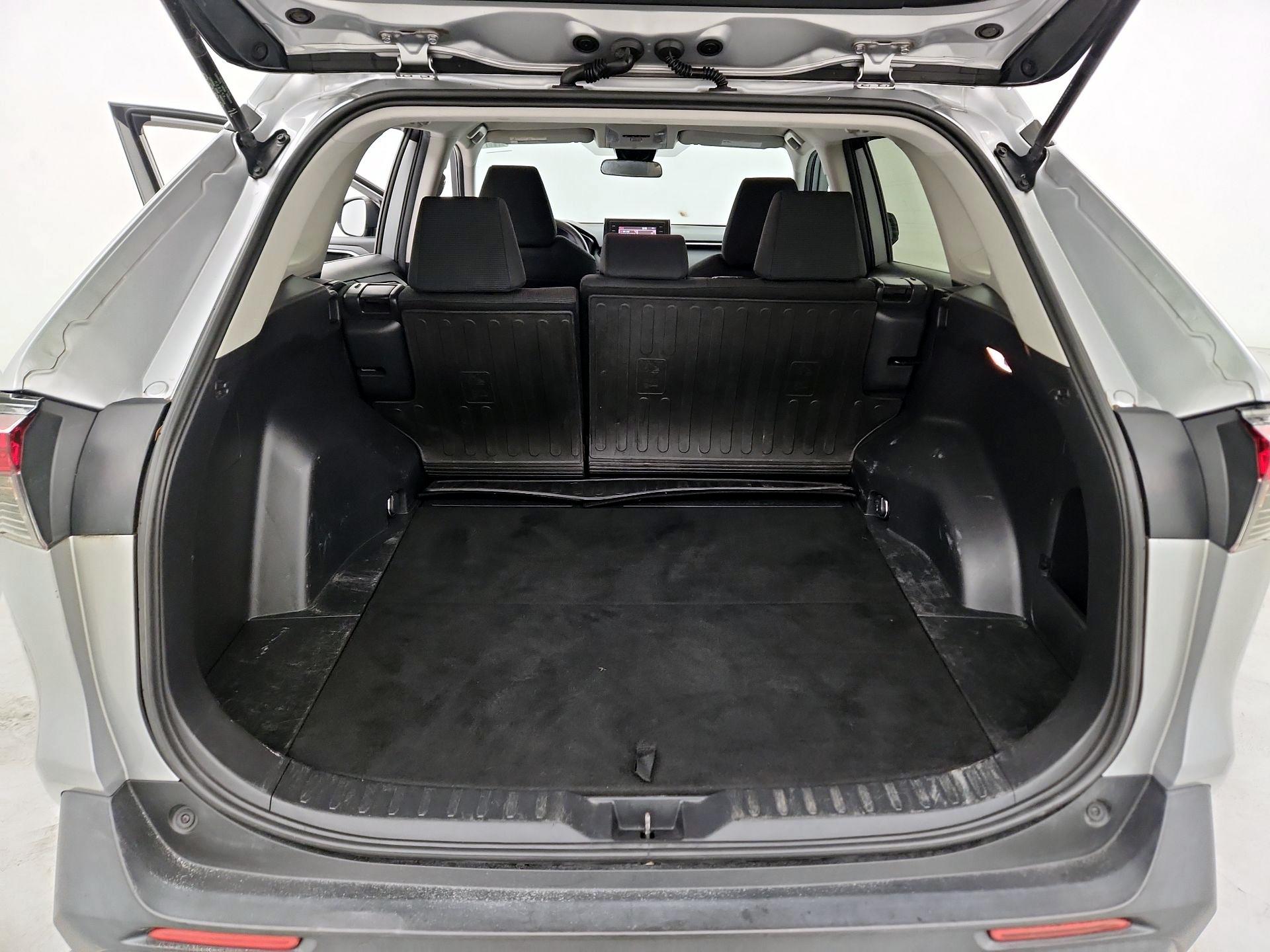 Thumbnail: 2019 Toyota RAV4 - 20