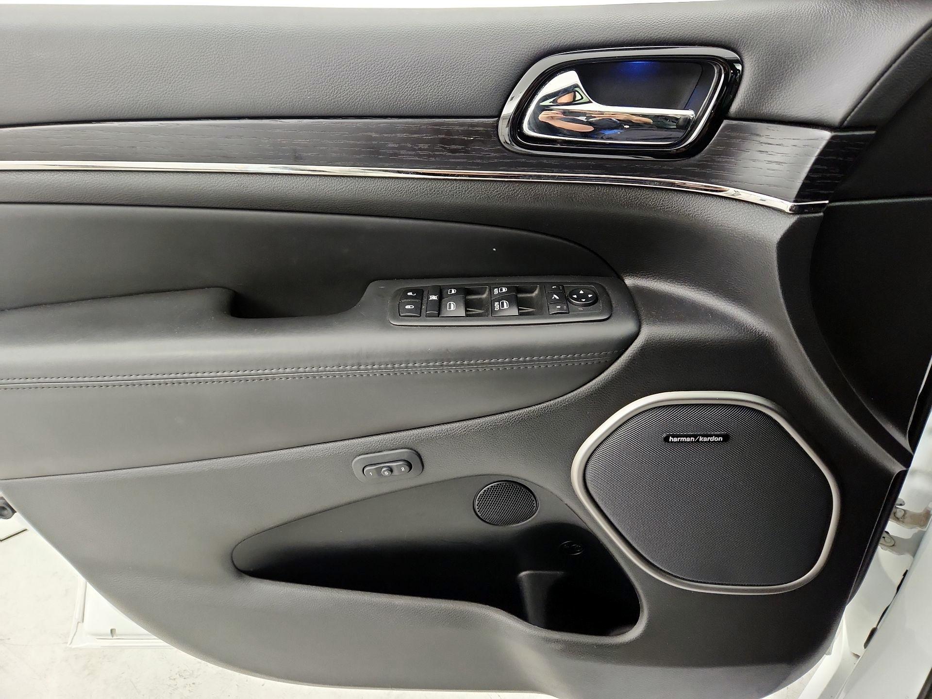 Thumbnail: 2019 Jeep Grand Cherokee - 12