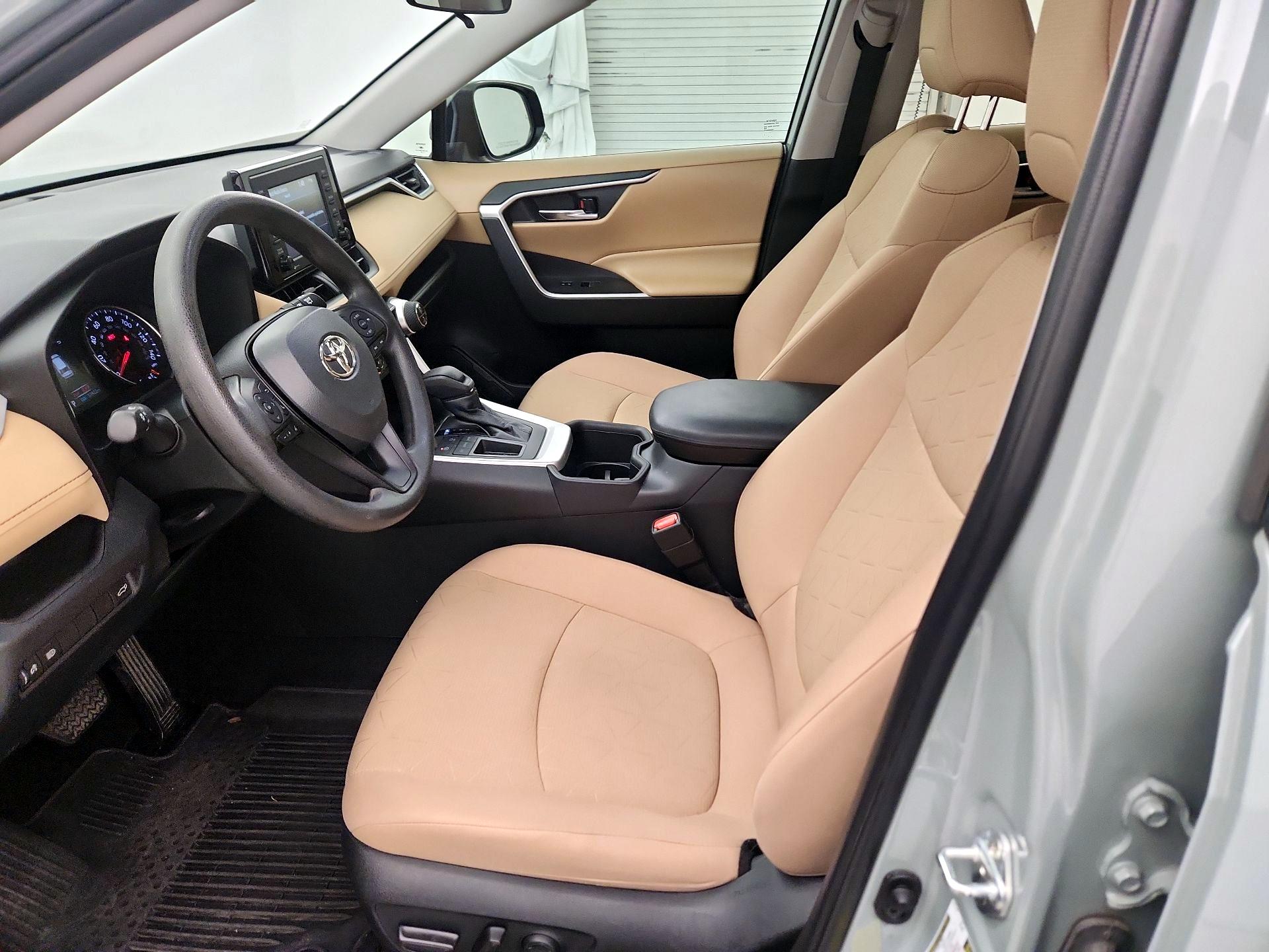 Thumbnail: 2022 Toyota RAV4 - 11
