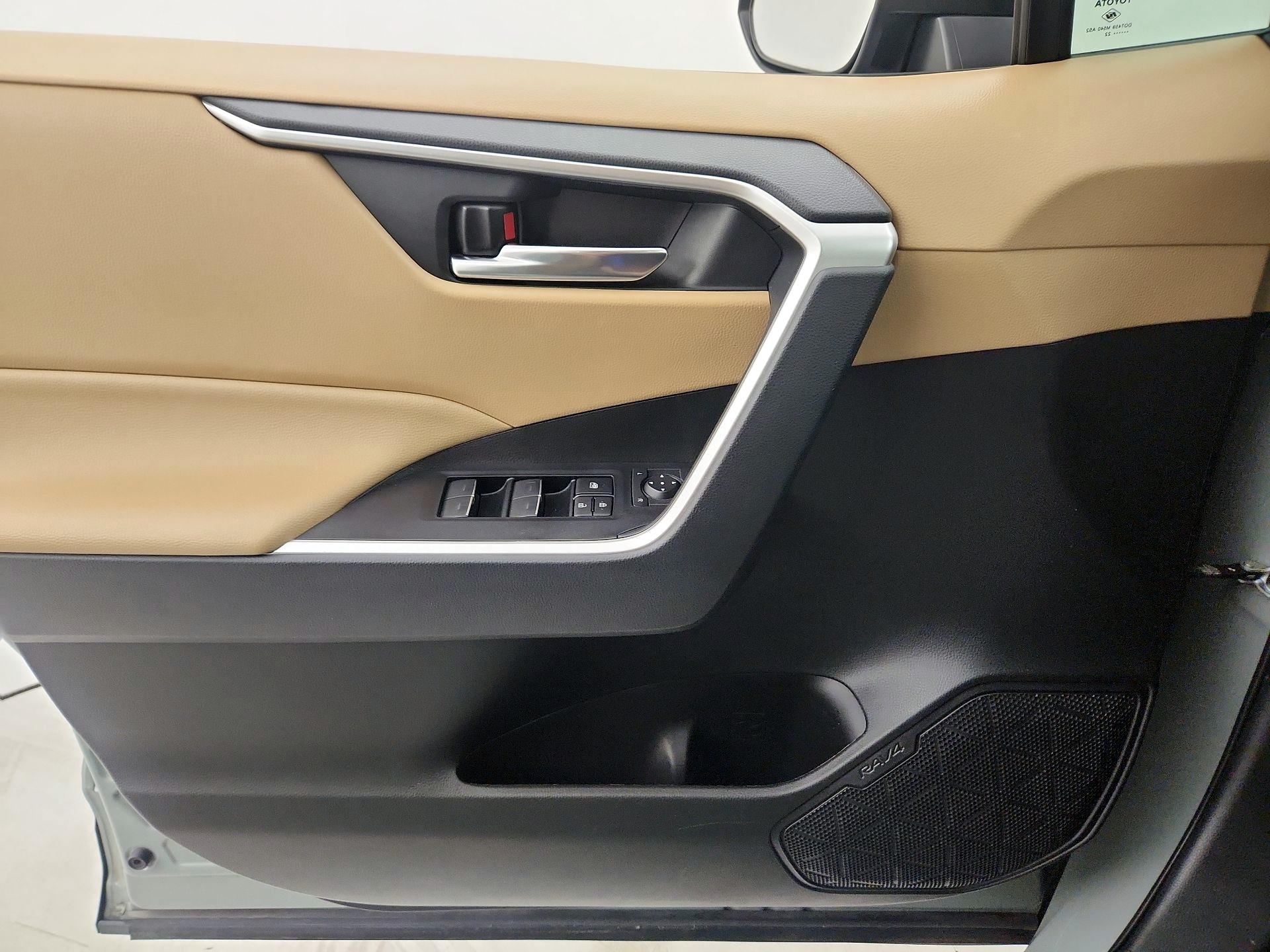 Thumbnail: 2022 Toyota RAV4 - 12