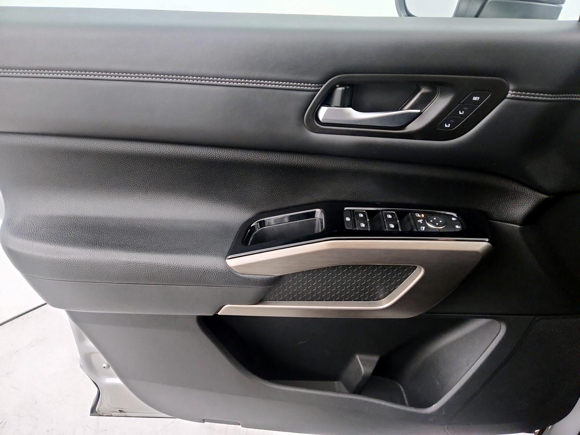 Thumbnail: 2023 Nissan Pathfinder - 10
