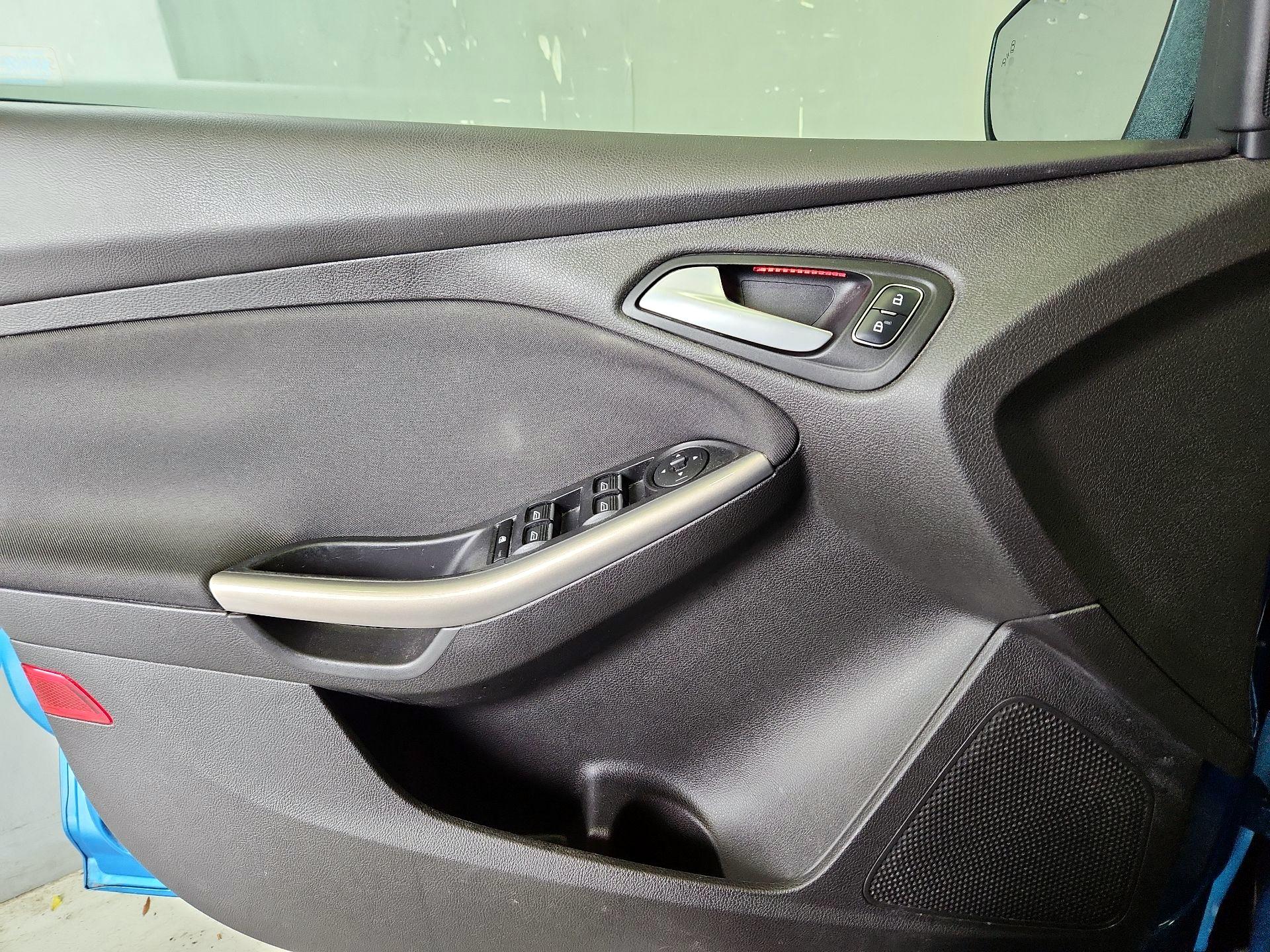 Thumbnail: 2016 Ford Focus - 12