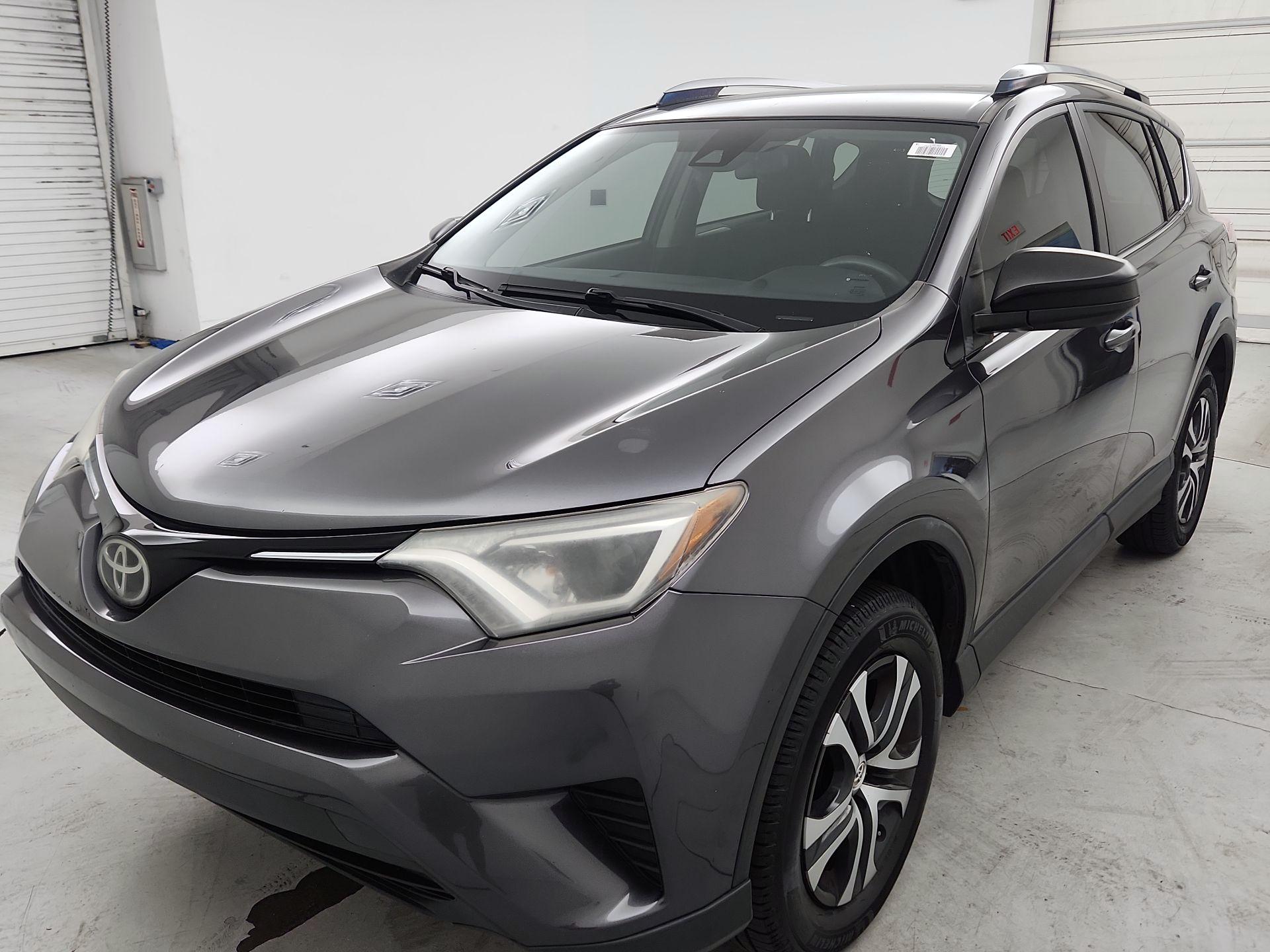 Thumbnail: 2017 Toyota RAV4 - 3