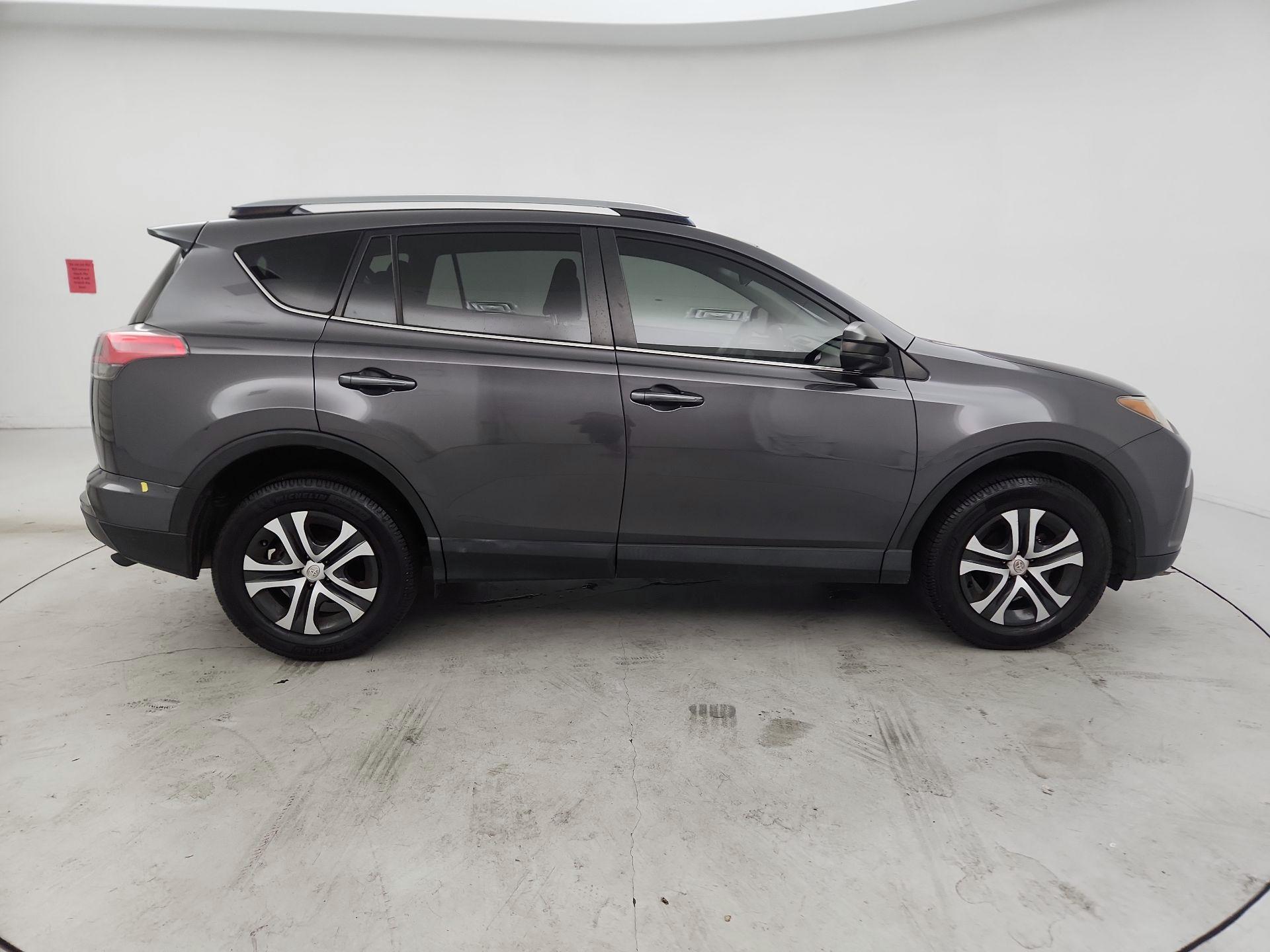 Thumbnail: 2017 Toyota RAV4 - 4