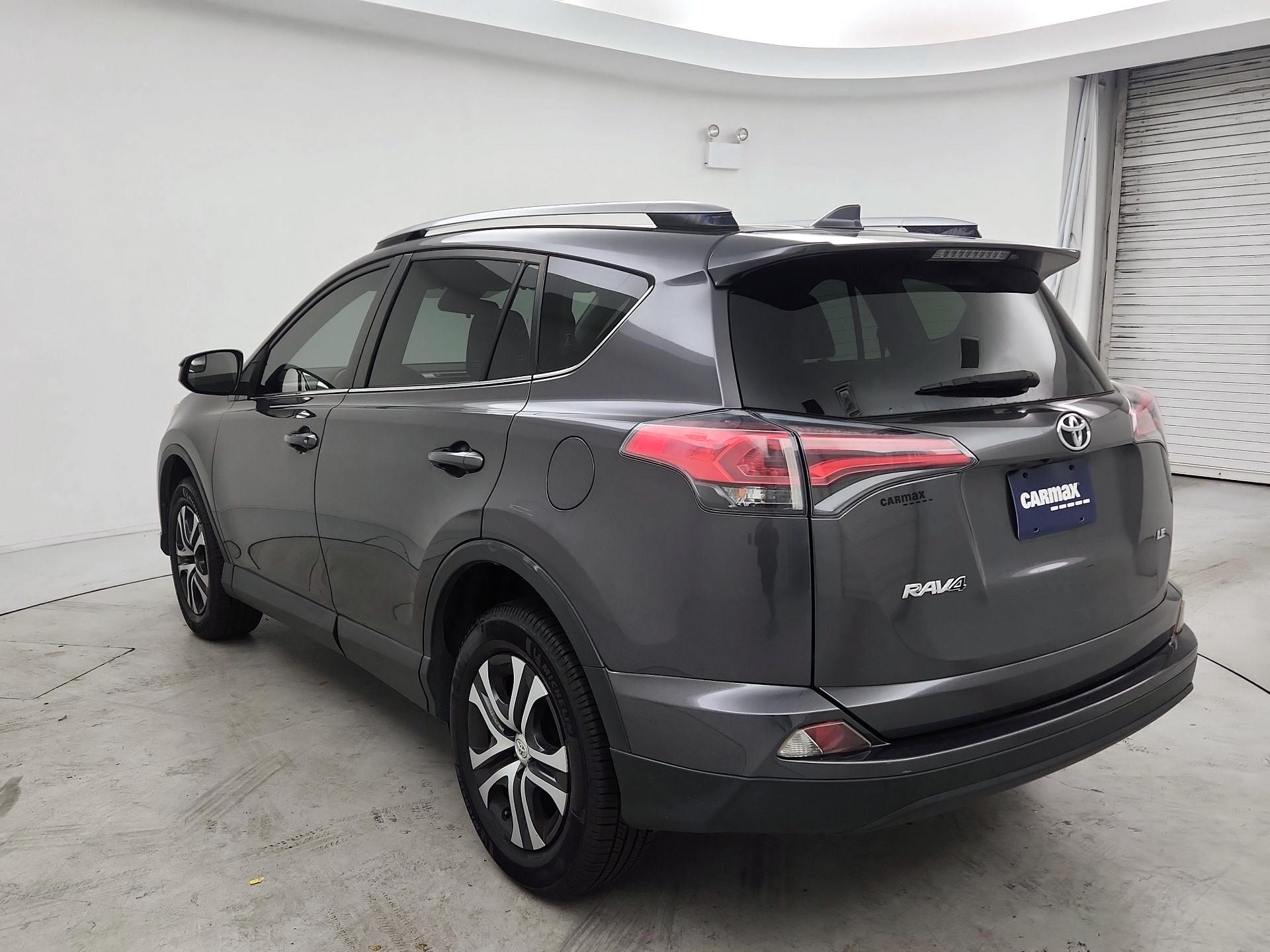 Thumbnail: 2017 Toyota RAV4 - 7