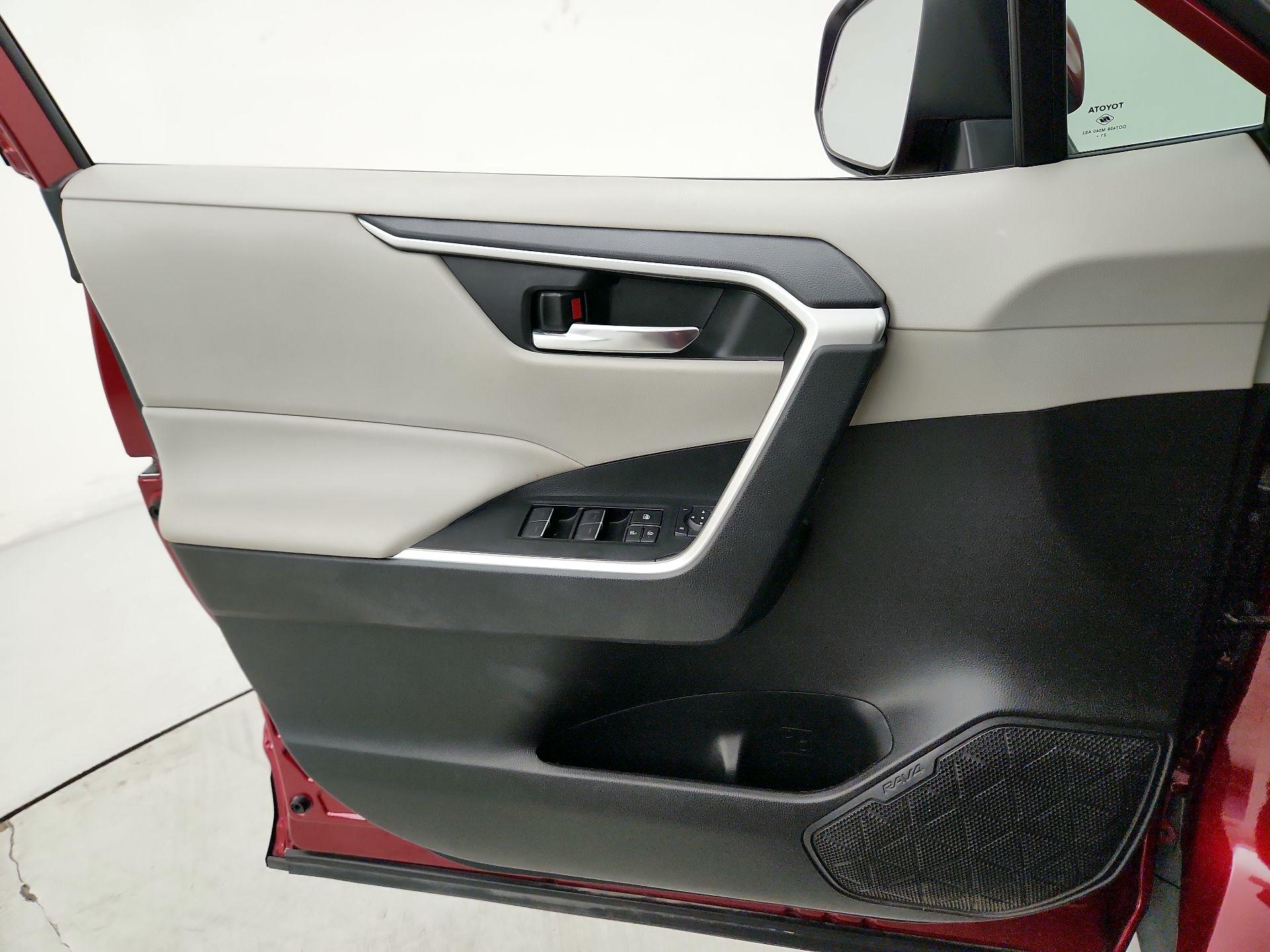 Thumbnail: 2022 Toyota RAV4 - 12