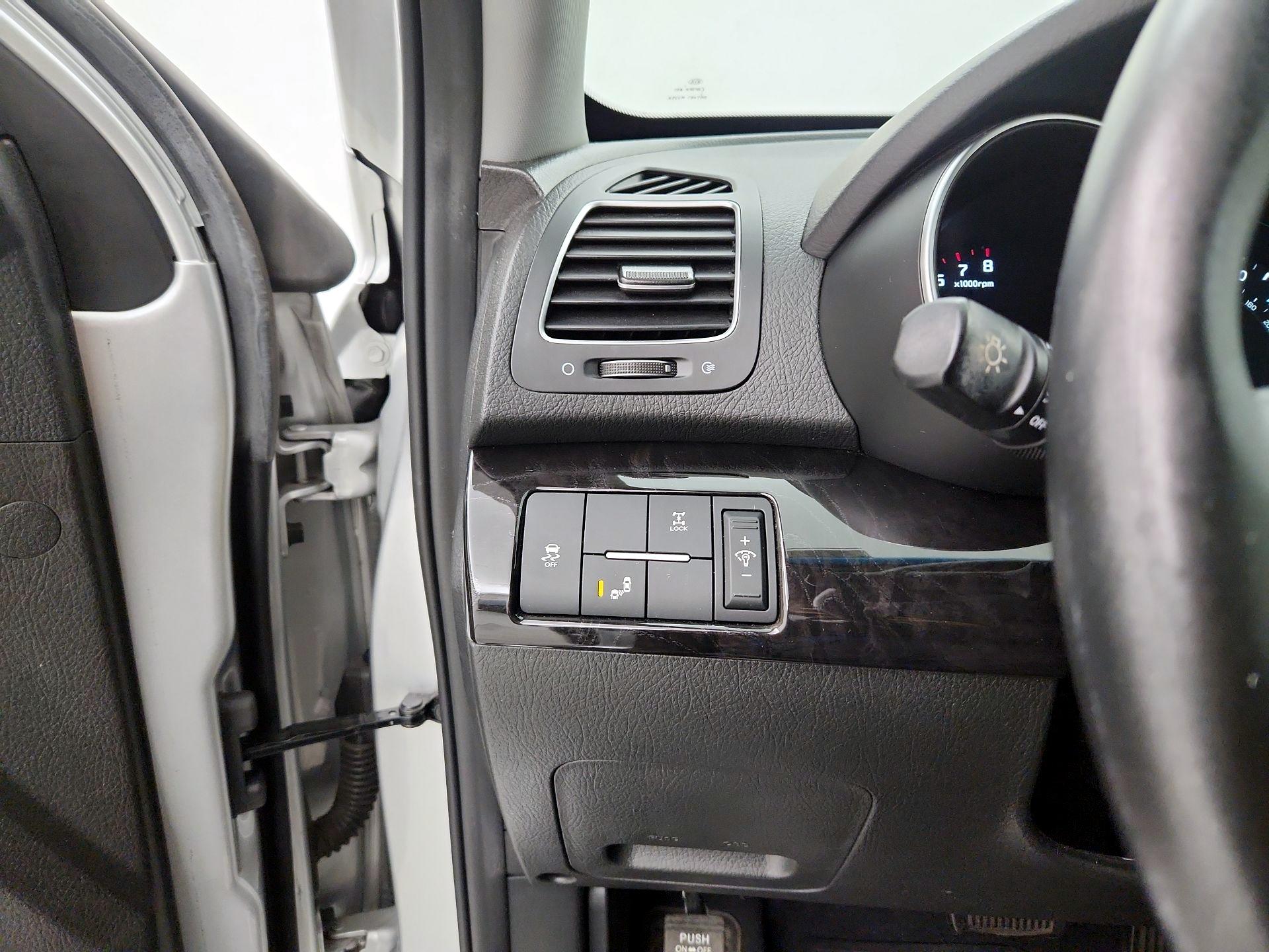 Thumbnail: 2015 Kia Sorento - 13