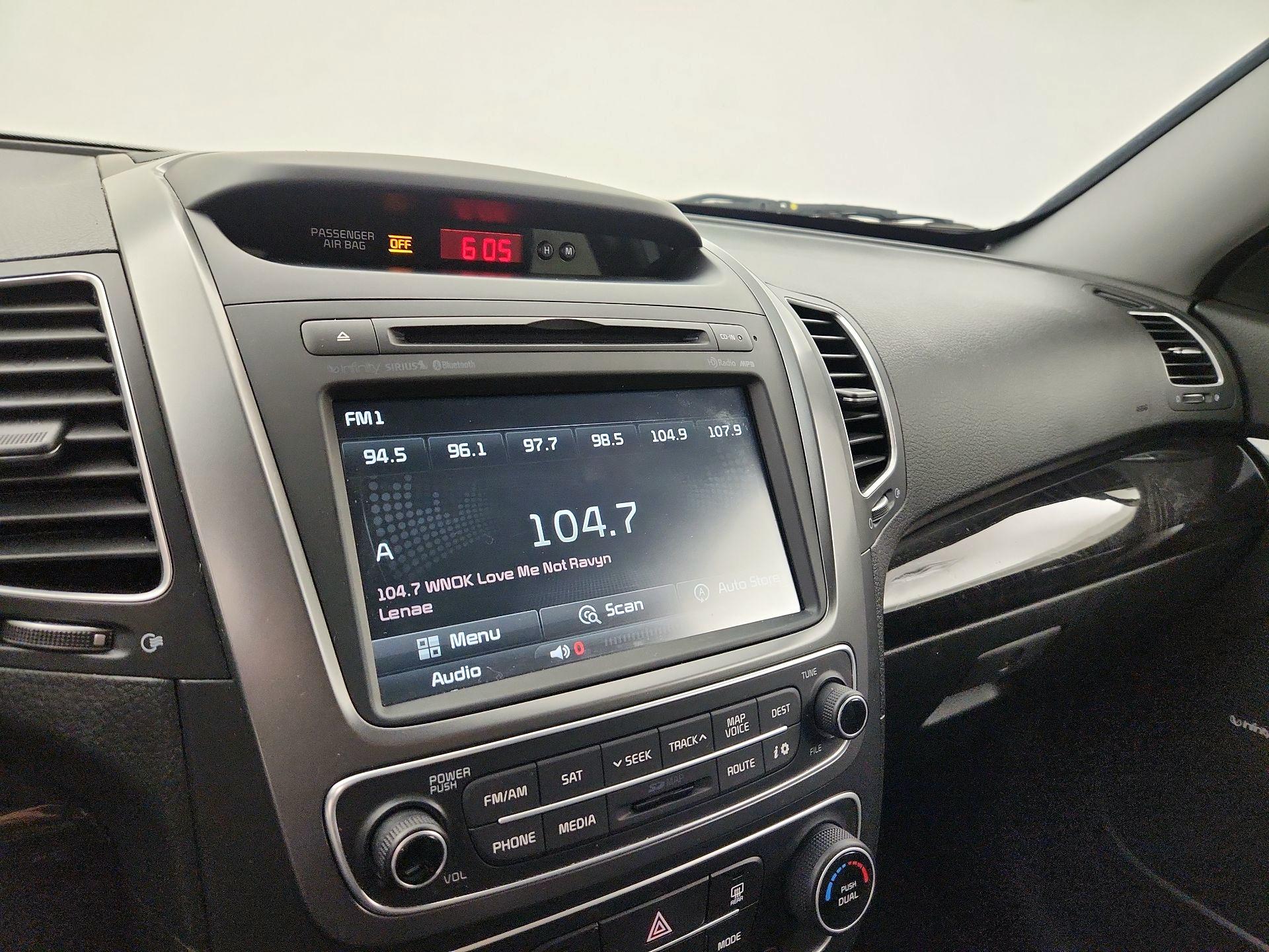 Thumbnail: 2015 Kia Sorento - 16