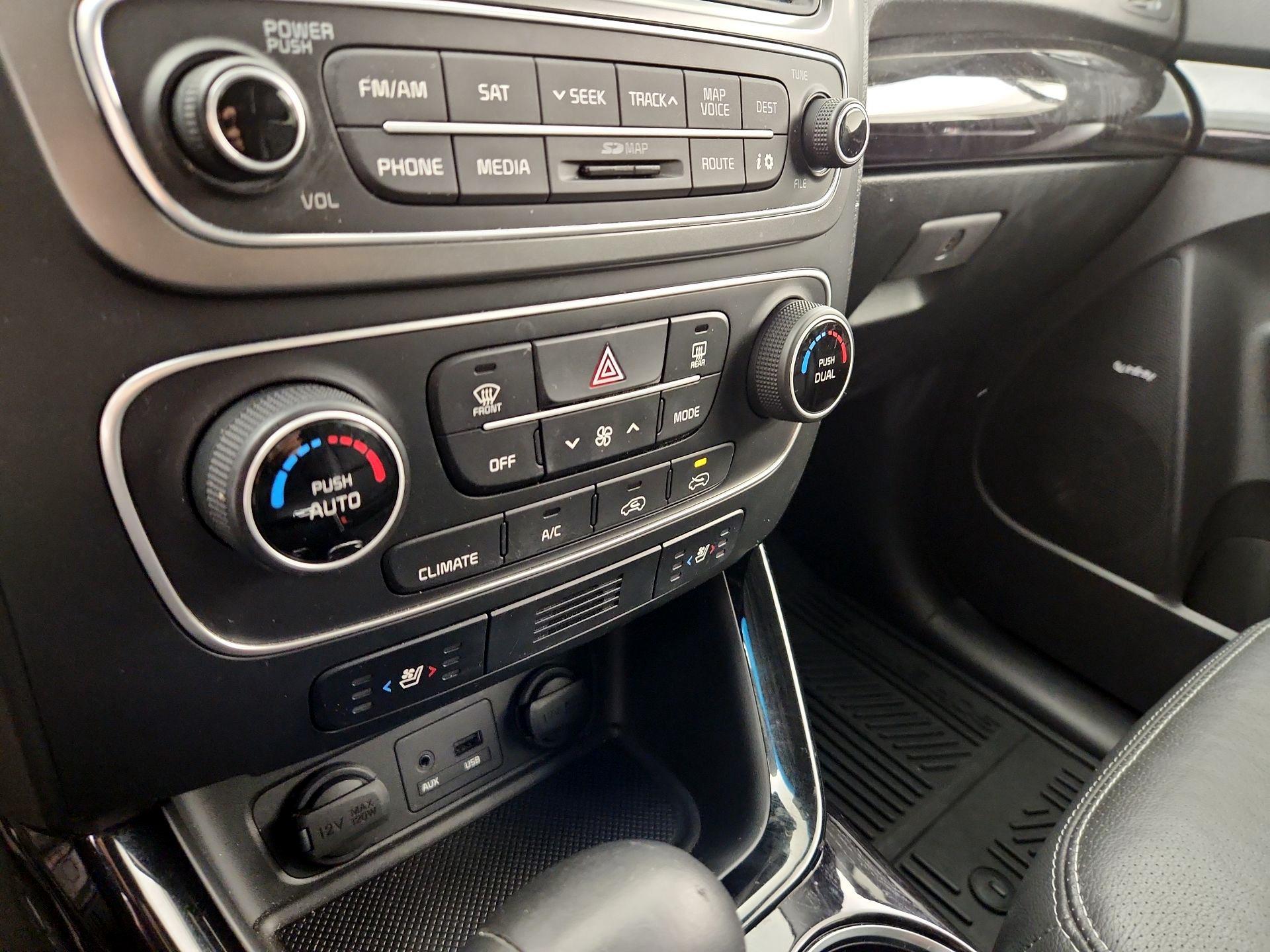 Thumbnail: 2015 Kia Sorento - 17