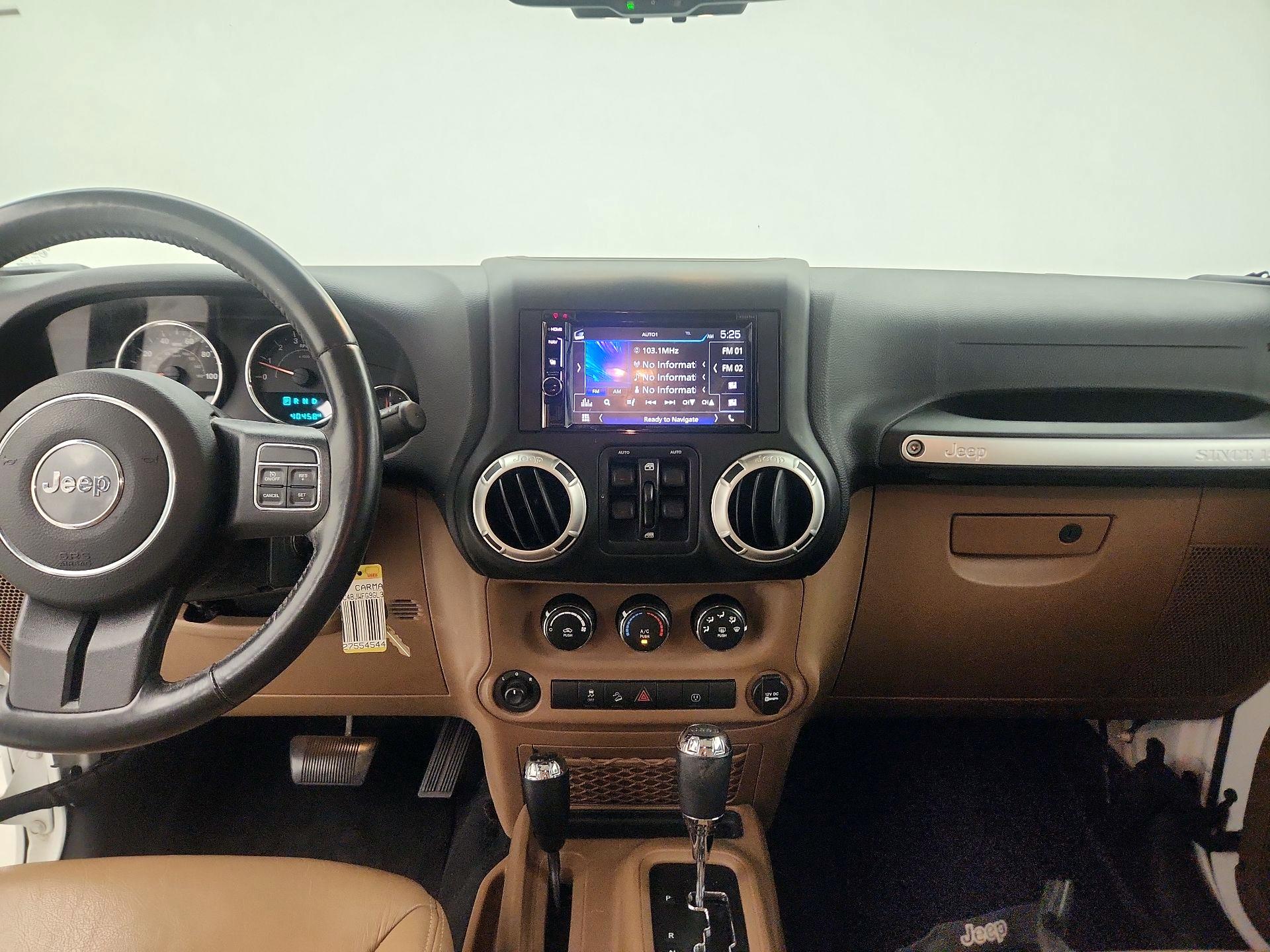 Thumbnail: 2016 Jeep Wrangler - 9