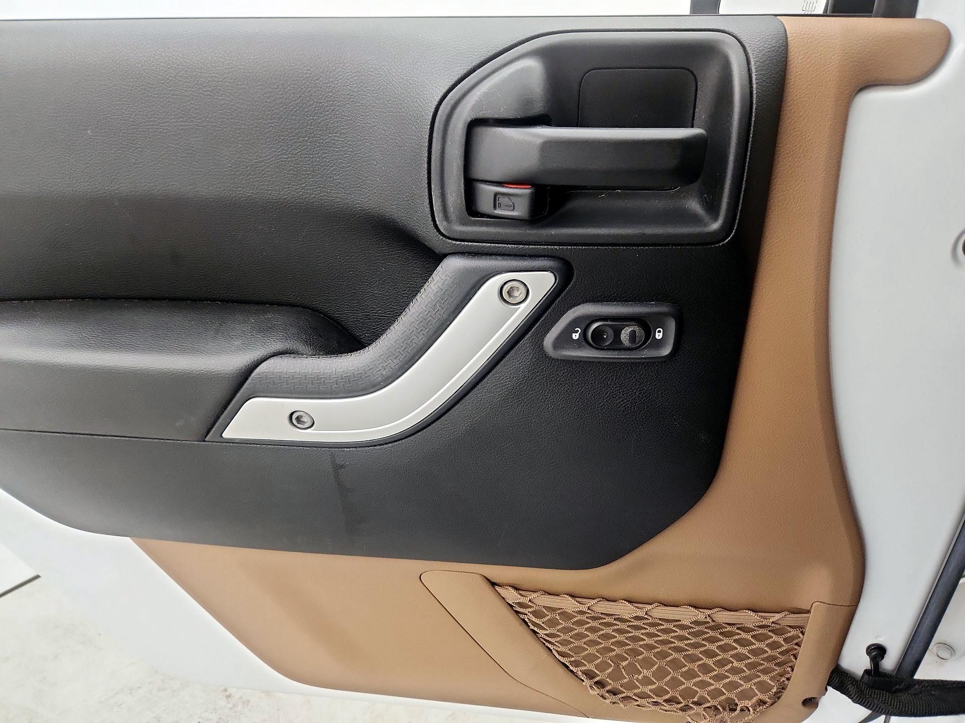 Thumbnail: 2016 Jeep Wrangler - 12