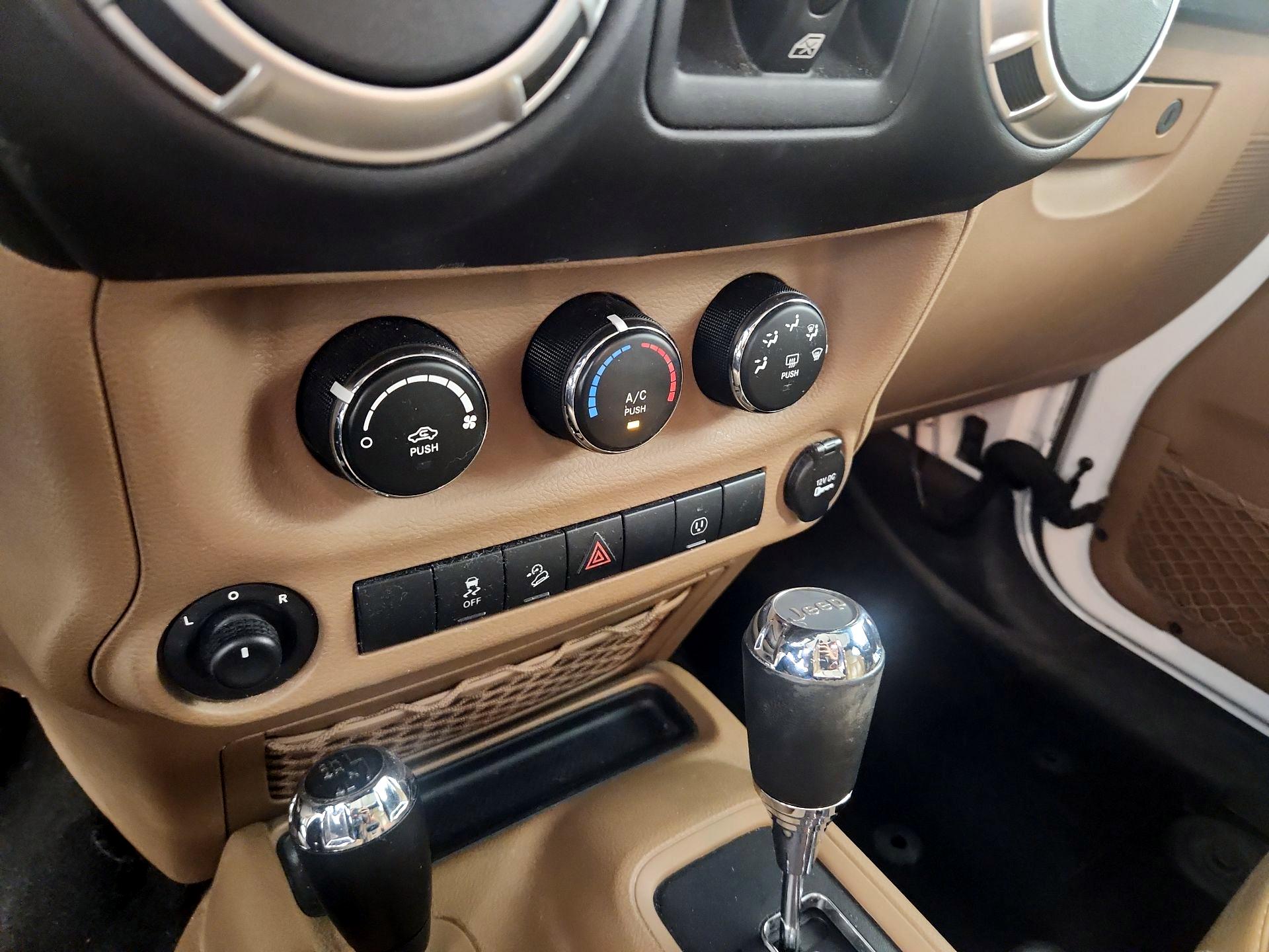 Thumbnail: 2016 Jeep Wrangler - 15