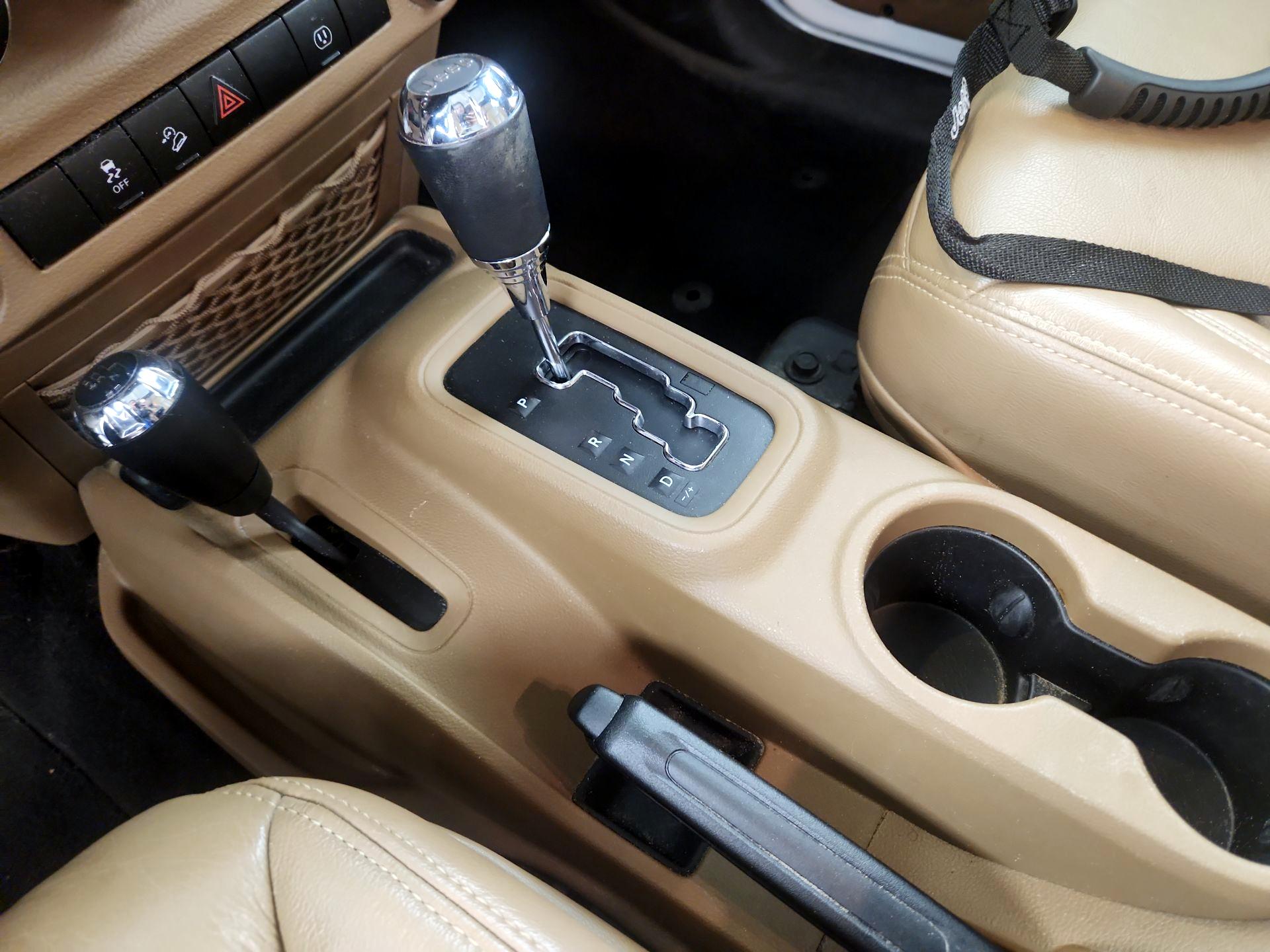 Thumbnail: 2016 Jeep Wrangler - 16