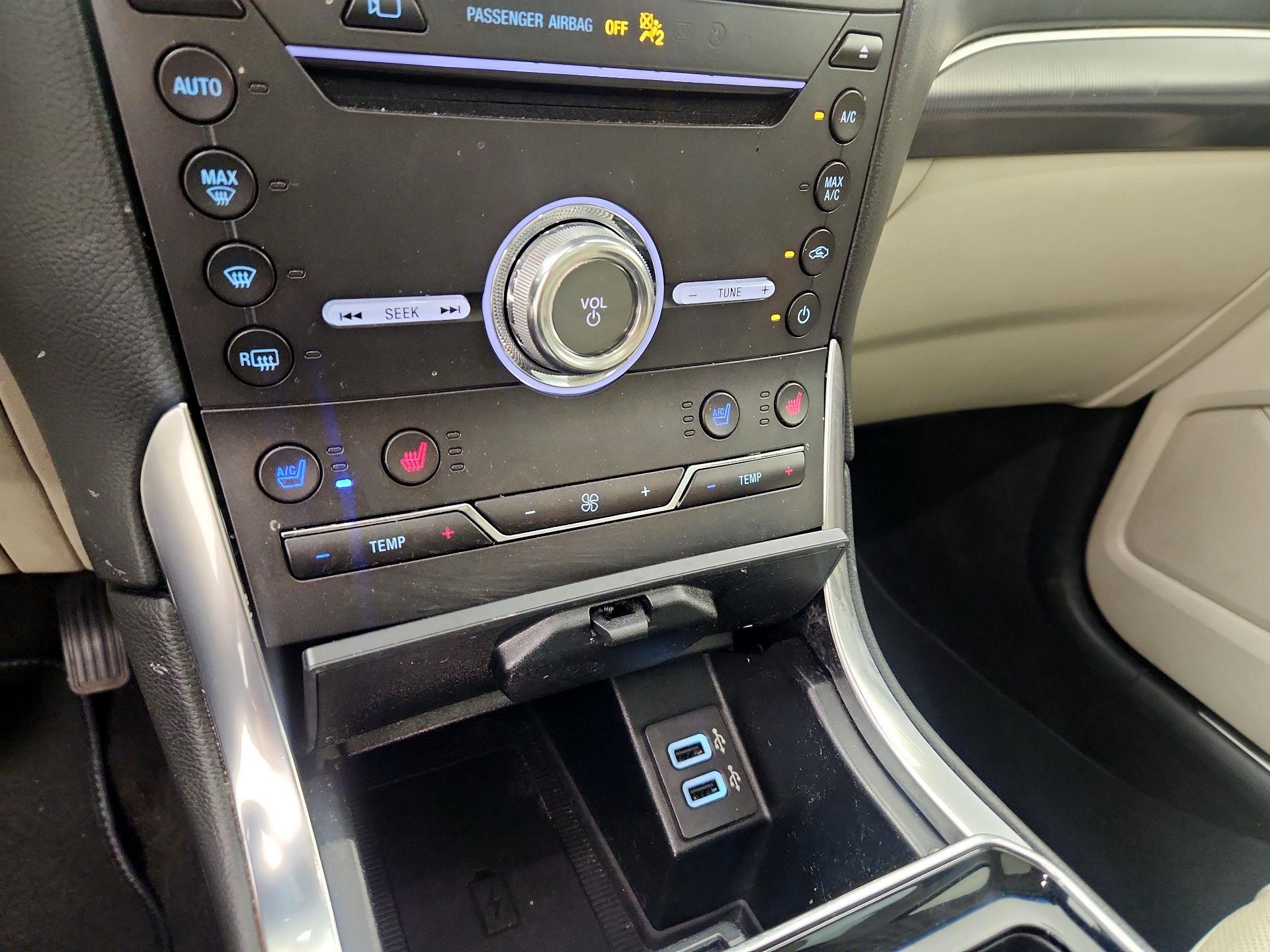 Thumbnail: 2019 Ford Edge - 17