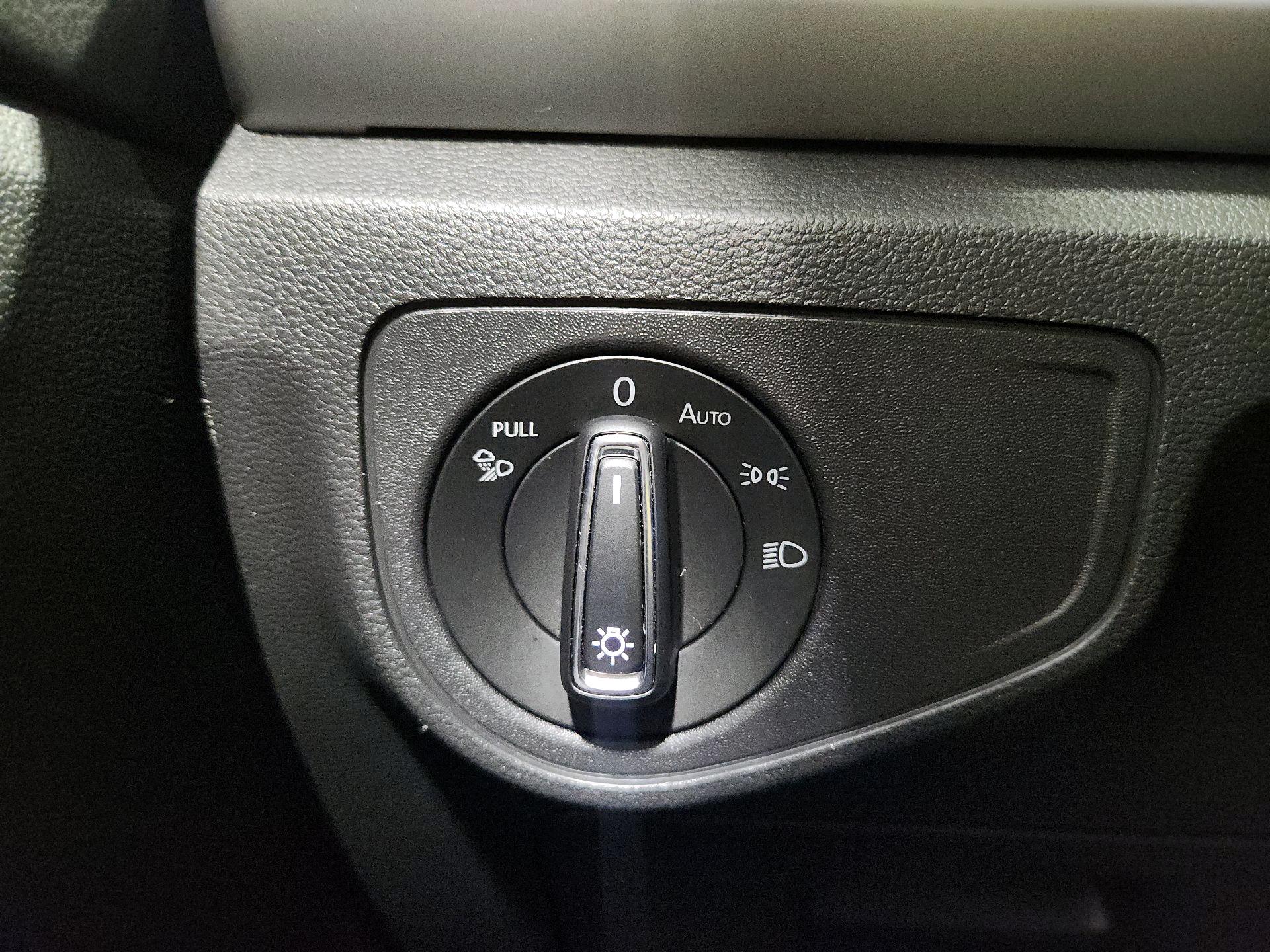 Thumbnail: 2021 Volkswagen Atlas - 13