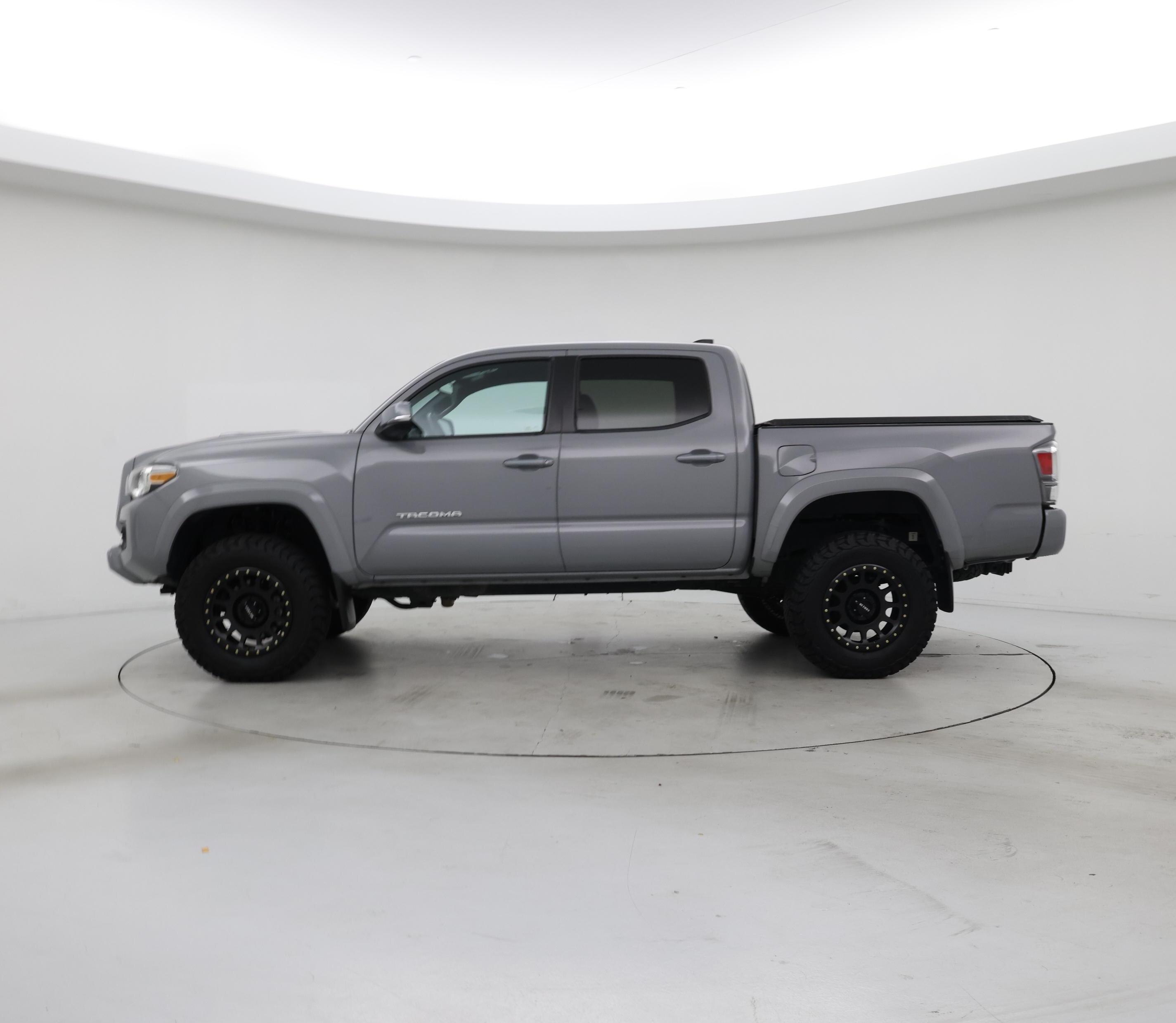 Thumbnail: 2020 Toyota Tacoma - 3