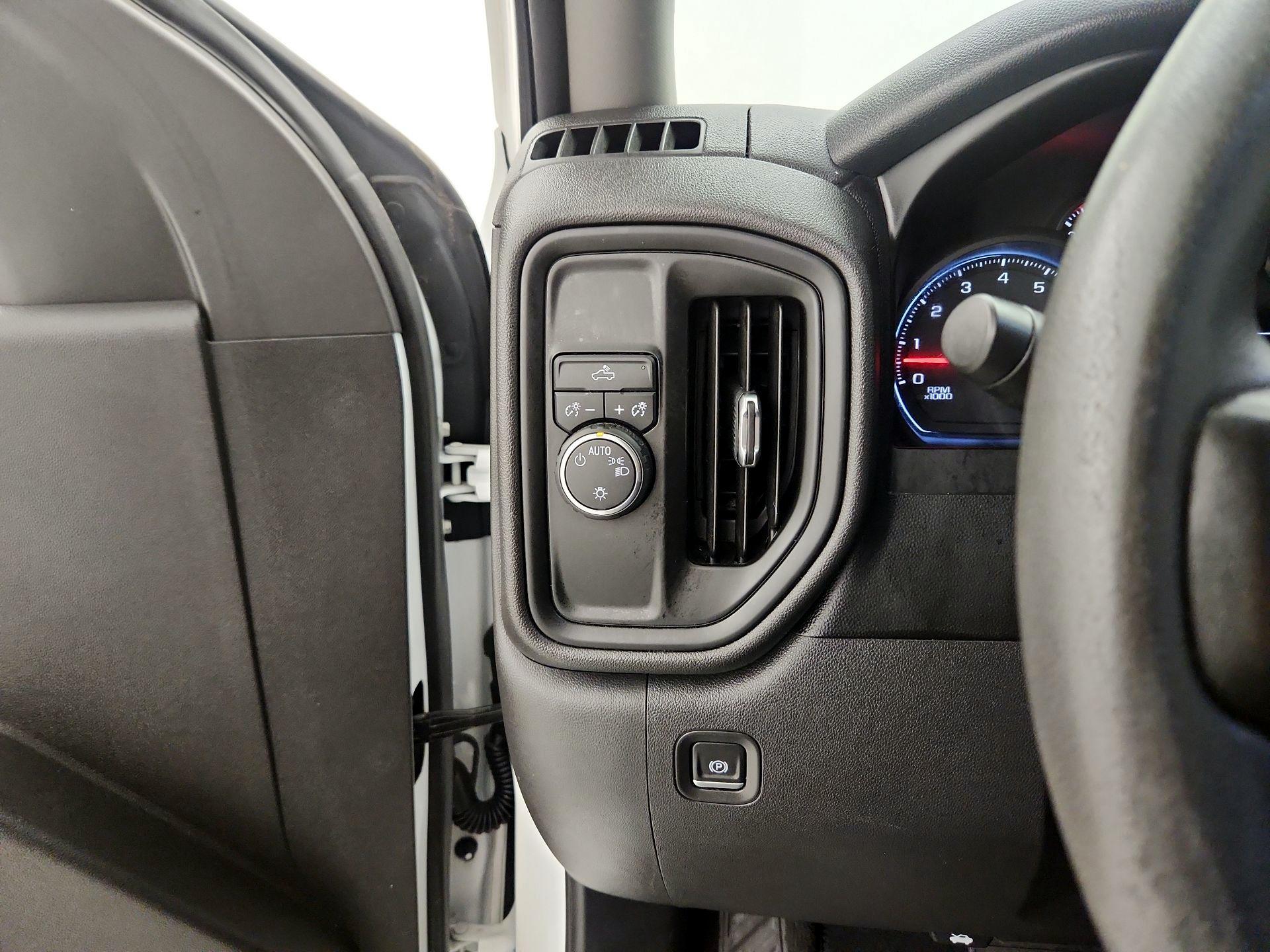 Thumbnail: 2019 Chevrolet Silverado 1500 - 13
