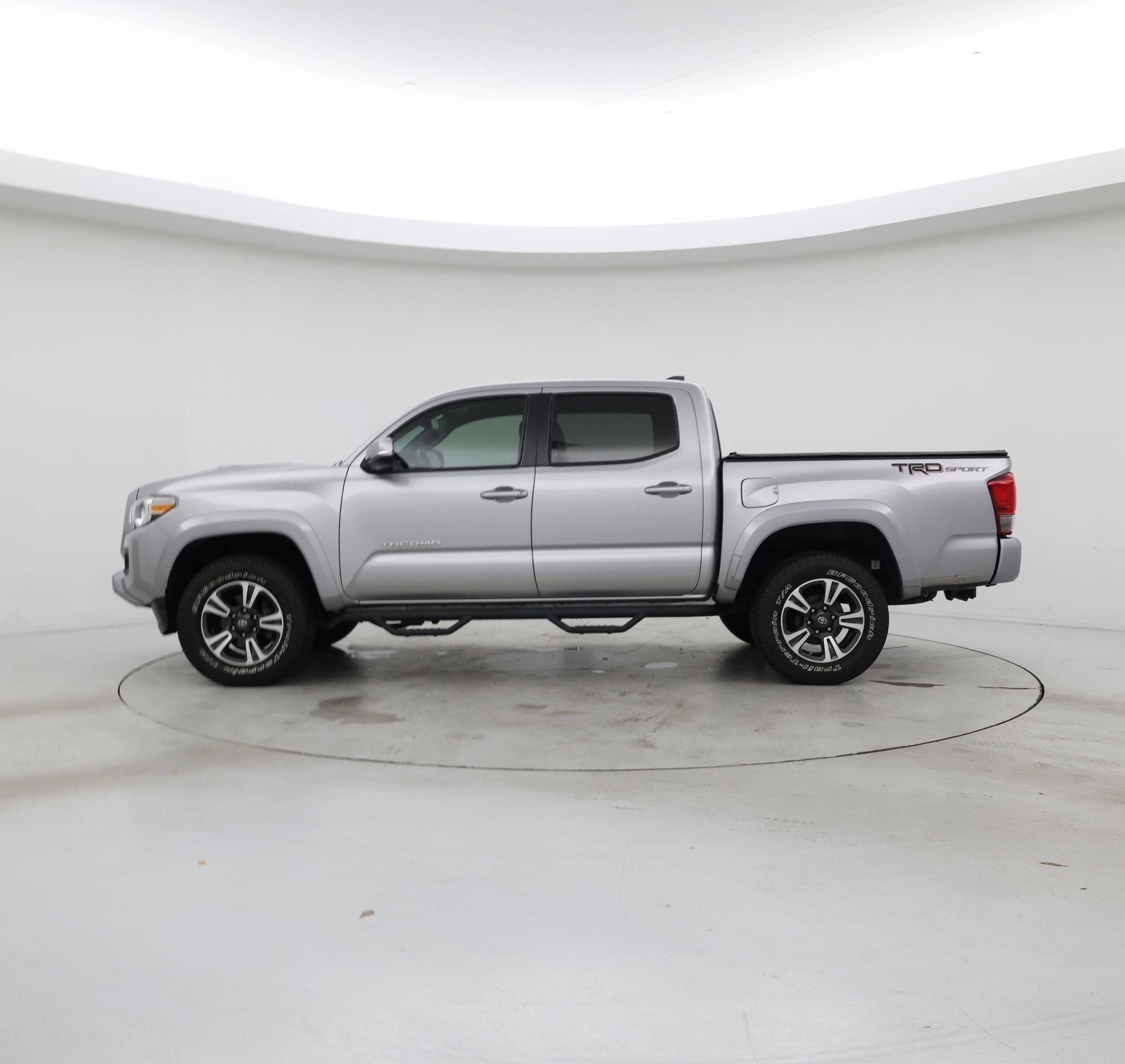 Thumbnail: 2017 Toyota Tacoma - 3