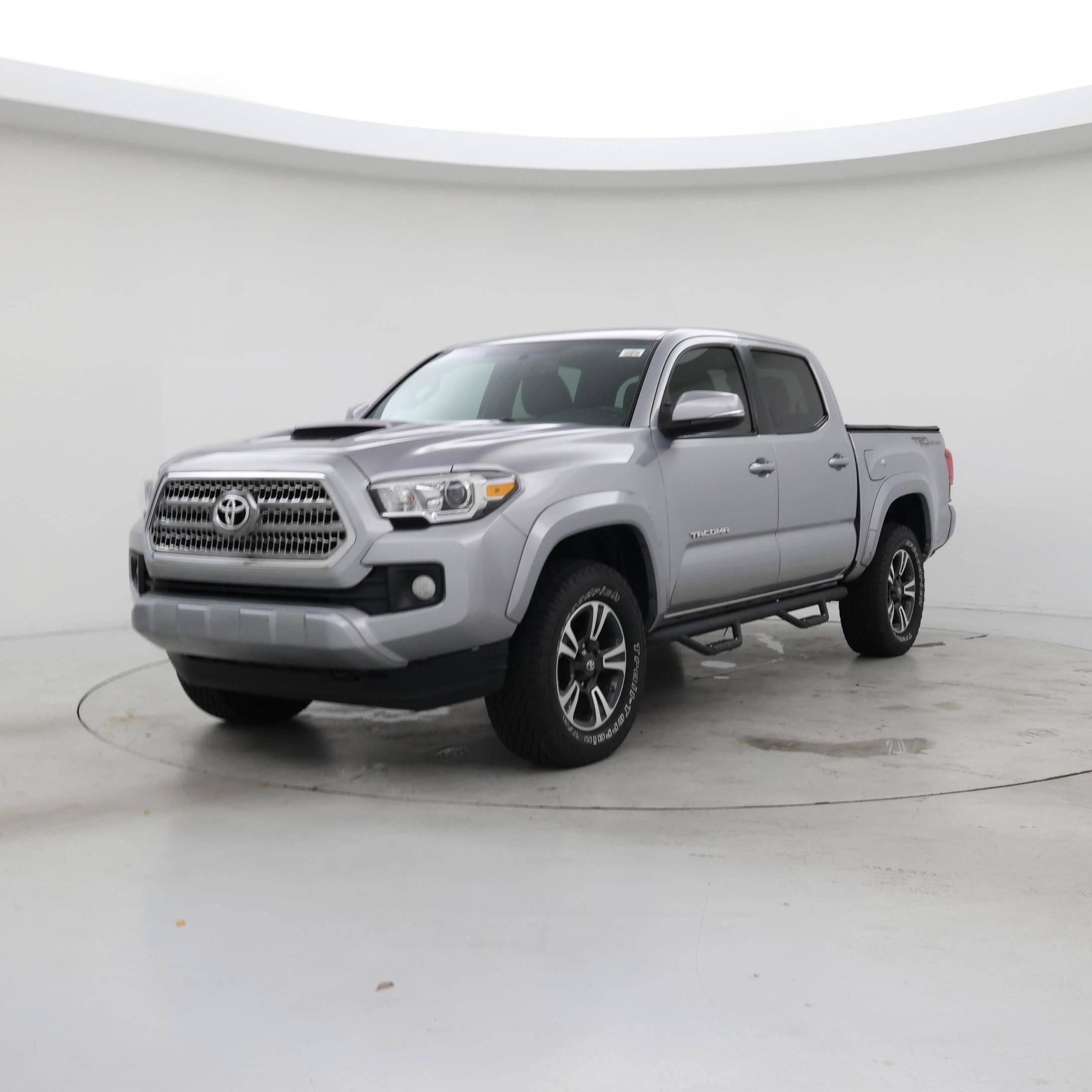 Thumbnail: 2017 Toyota Tacoma - 4