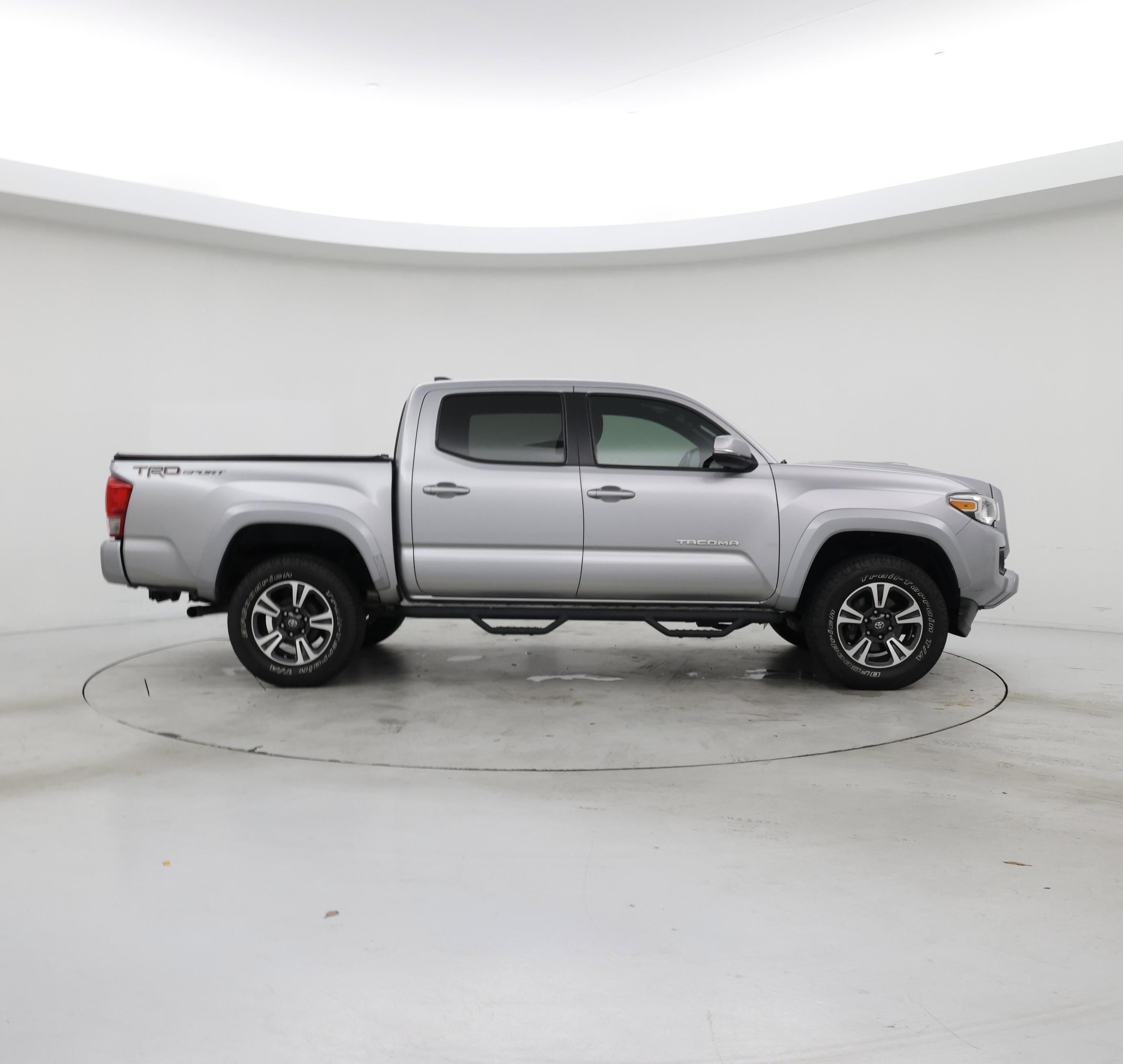 Thumbnail: 2017 Toyota Tacoma - 7